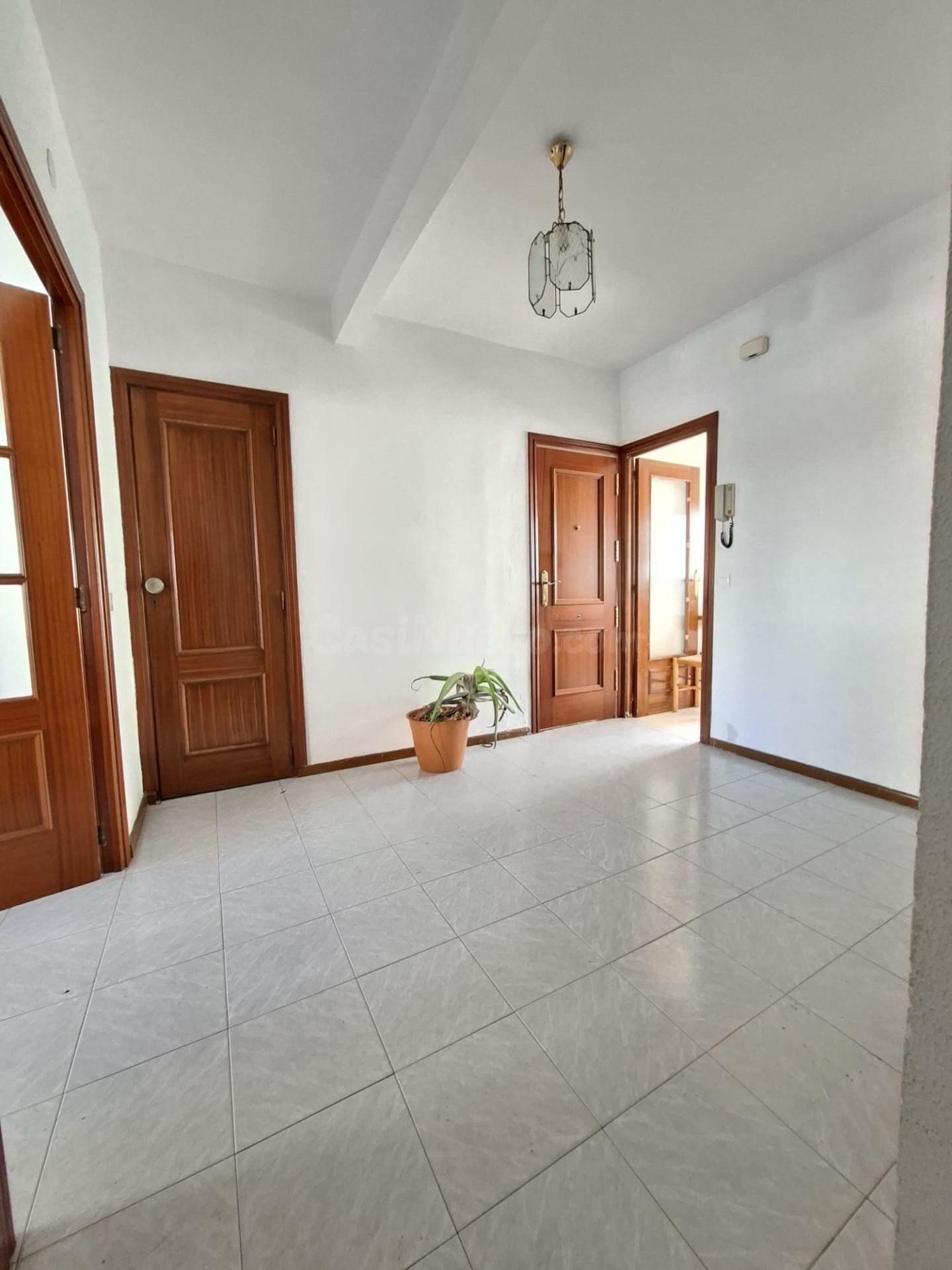AMPLIO PISO EN BADAJOZ CON TERRAZA Y BUENAS VISTAS - foto 4