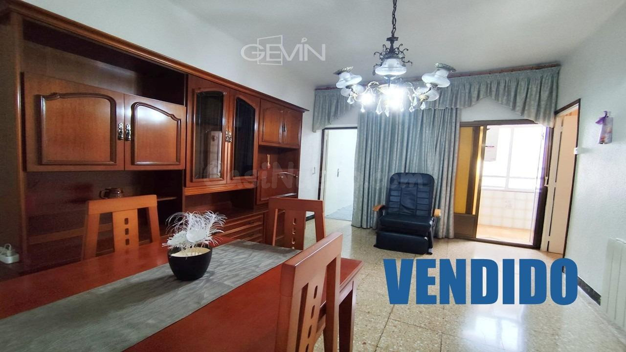 Piso en venta de 4 habitaciones en el barrio del Carmel Hort