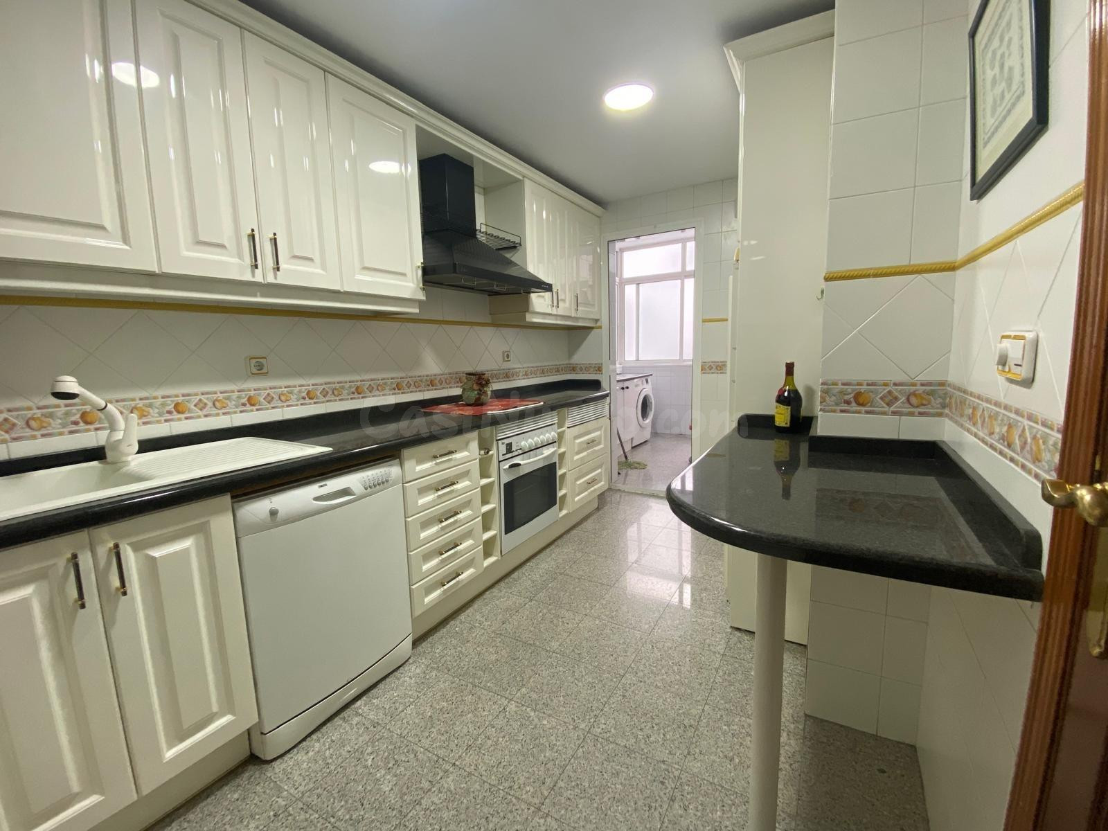 PISO DE 4 DORMITORIOS , 2 BAÑOS  Y PLAZA DE GARAJE EN SAN ROQUE - foto 5