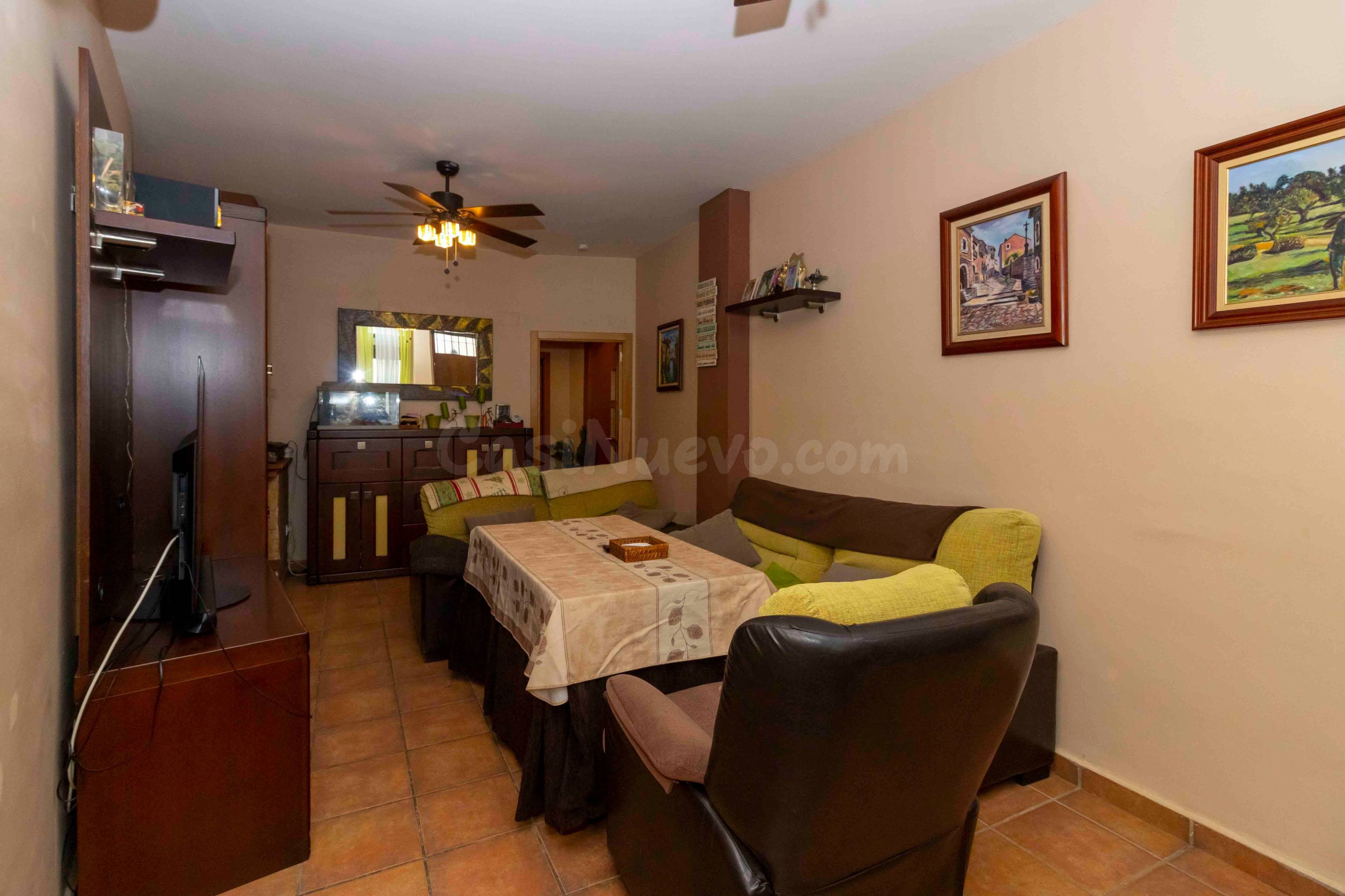 Amplia Casa en Badajoz - Ideal para Familias (Bda San Miguel) - foto 3