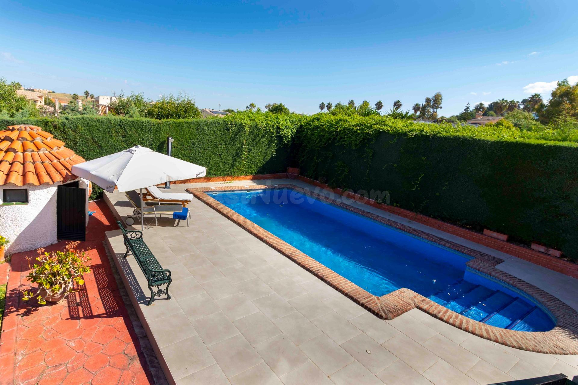 PRECIOSO CHALET EN URBANIZACIÓN LAS LOMAS - foto 2