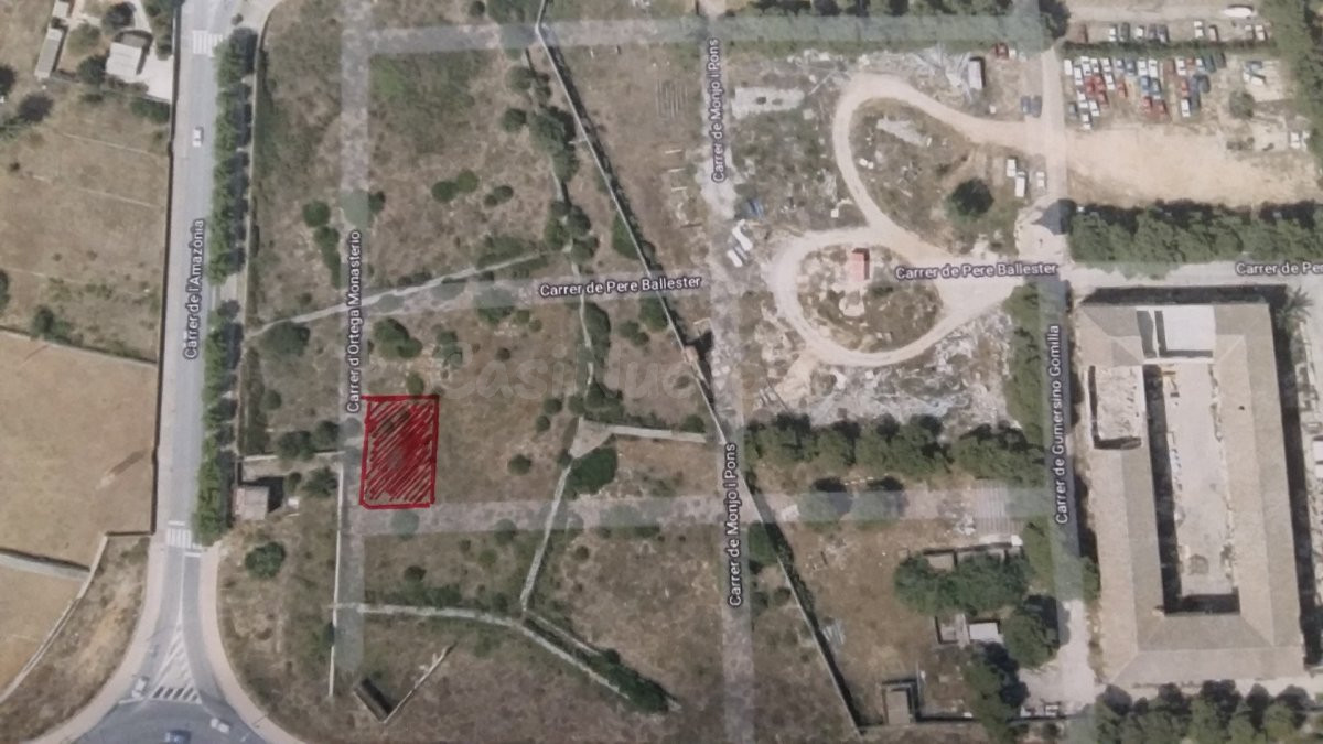 Se vende en nueva zona interesante parcela urbana de uso res