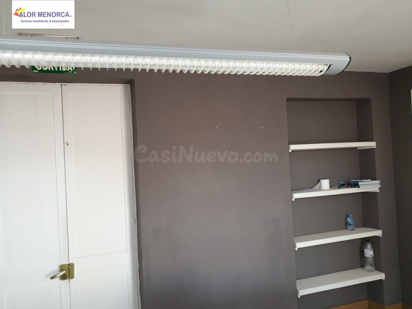 Despacho profesional en edificio centro de Mahón - foto 3
