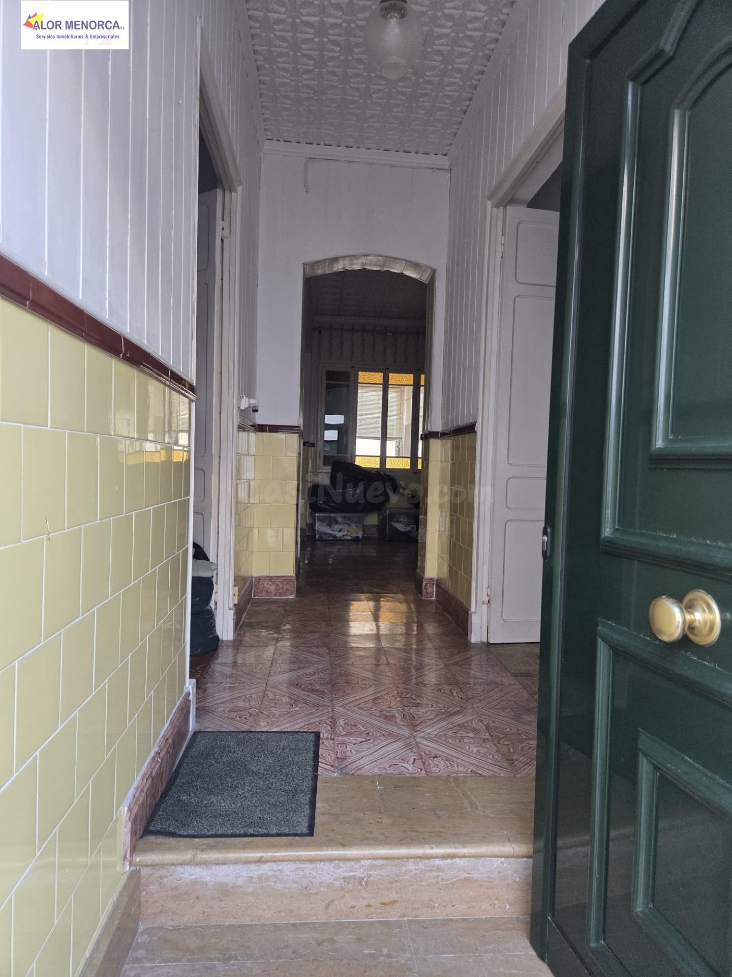 SE VENDE CASA ENTRE MEDIANERAS EN ES CASTELL