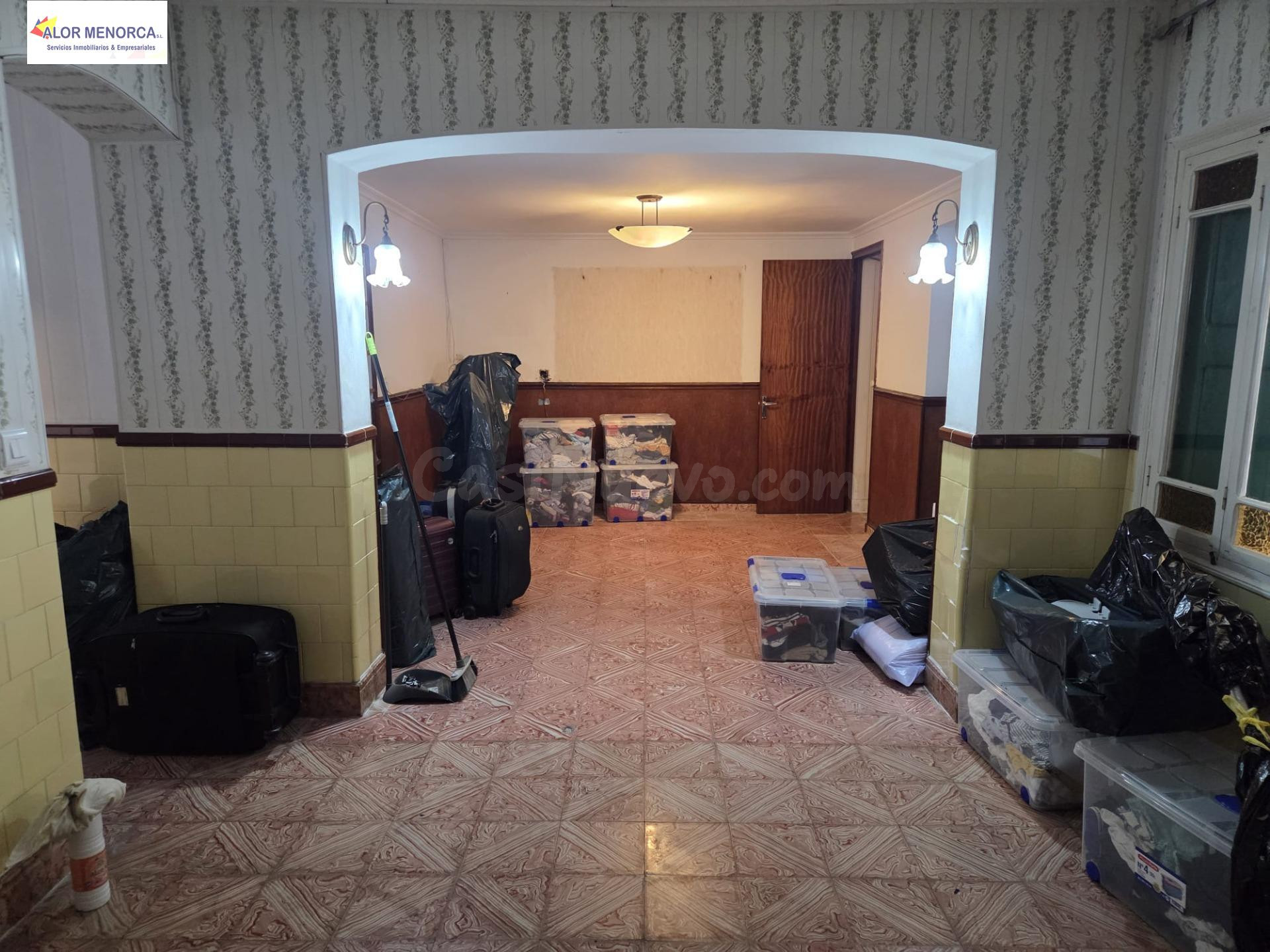 SE VENDE CASA ENTRE MEDIANERAS EN ES CASTELL - foto 4