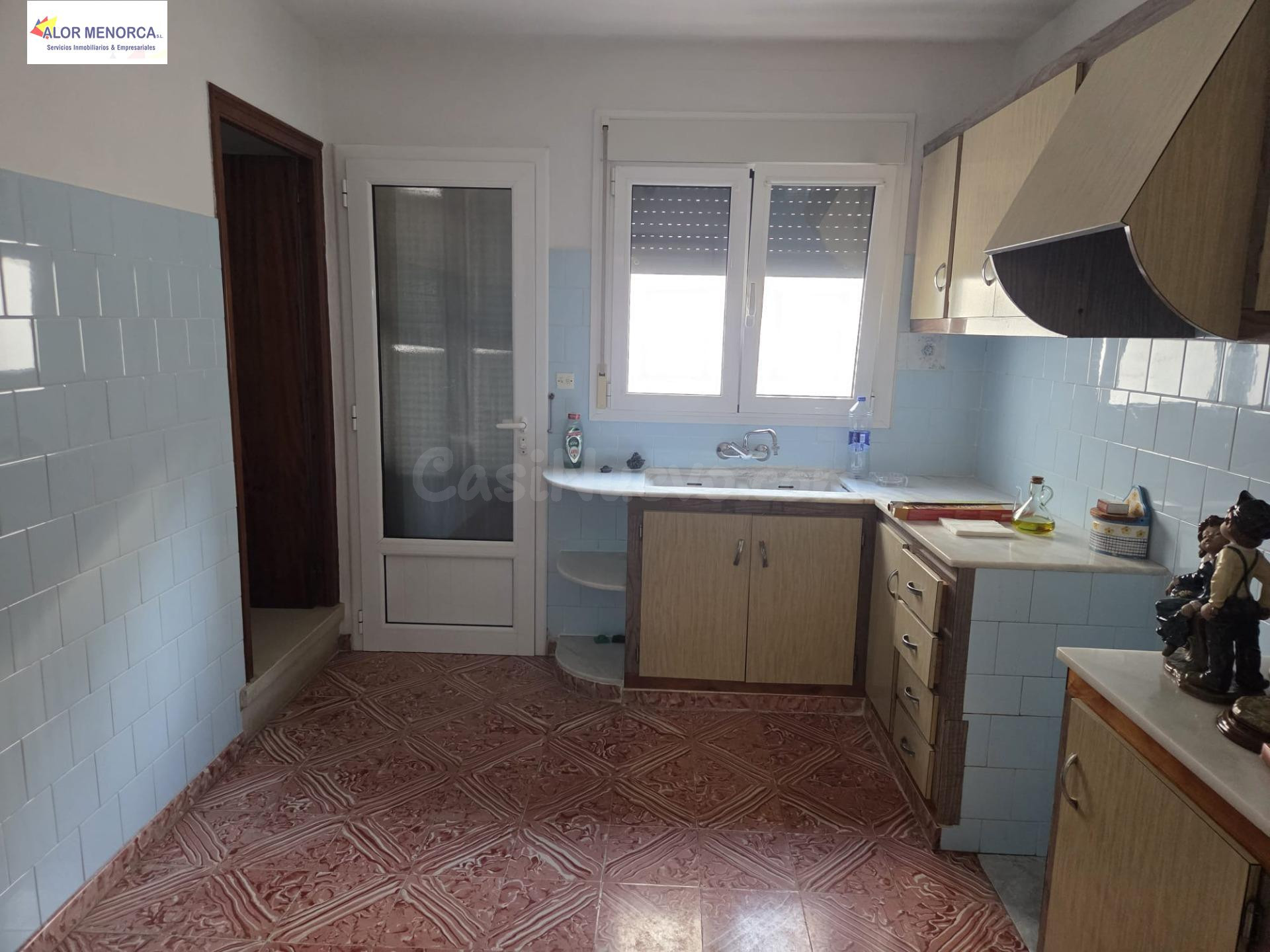SE VENDE CASA ENTRE MEDIANERAS EN ES CASTELL - foto 5