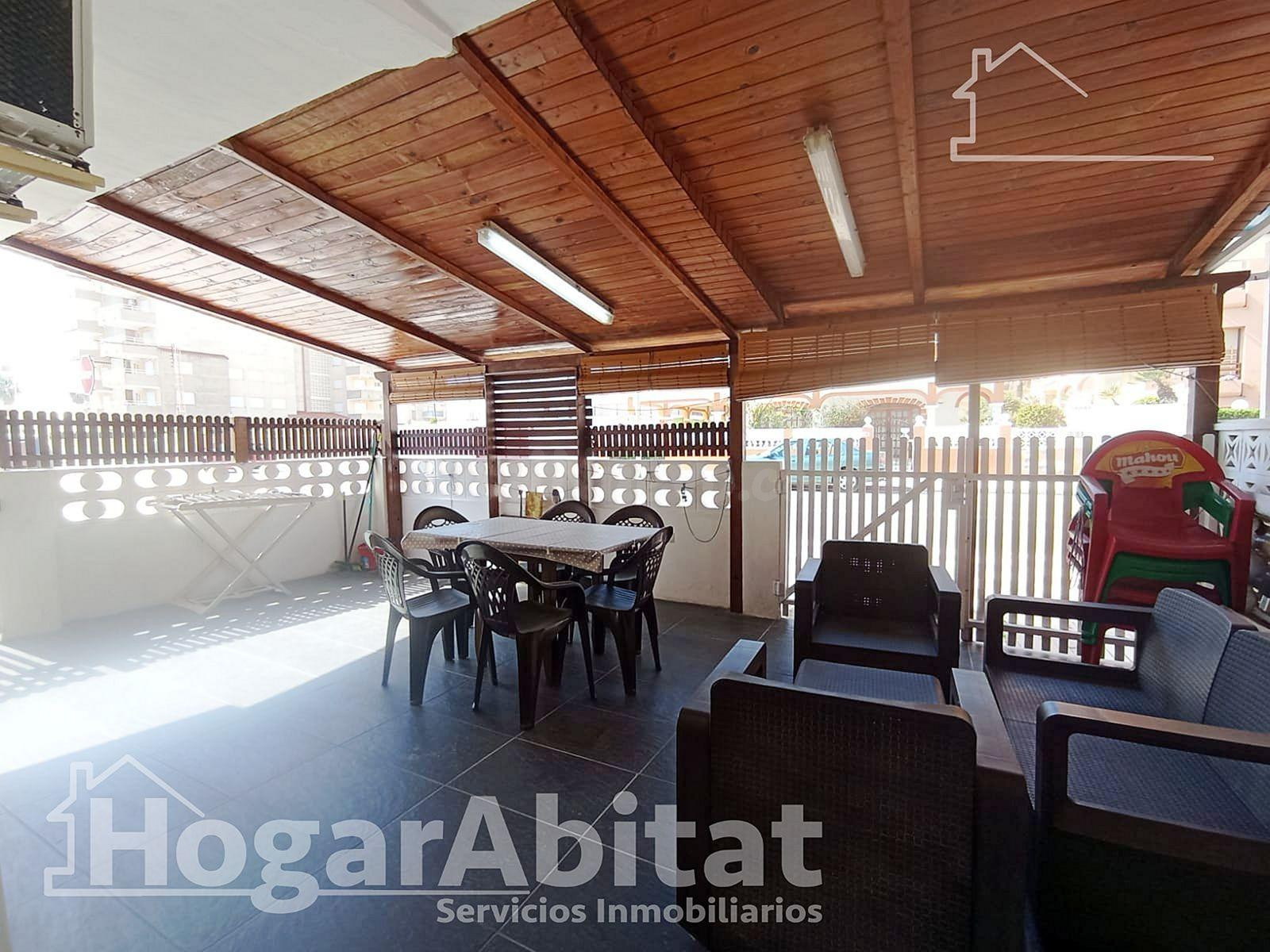 REFORMADO, ACOGEDOR CON TERRAZA EN PRIMERA LÍNEA DE PLAYA - foto 2
