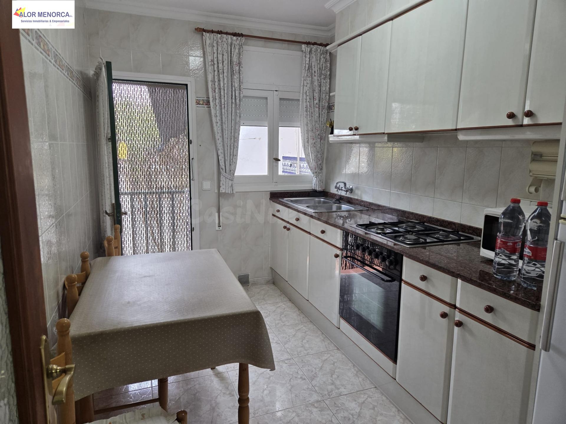 SE VENDE CASA UNIFAMILIAR CON GARAJE Y JARDÍN - foto 3