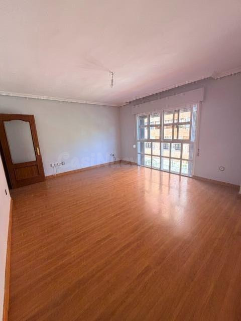 PISO AMPLIO Y LUMINOSO EN VALDEPASILLAS - foto 2