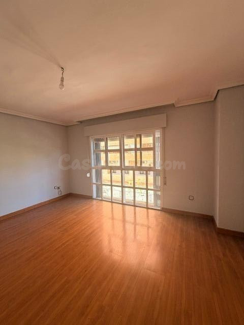 PISO AMPLIO Y LUMINOSO EN VALDEPASILLAS - foto 4