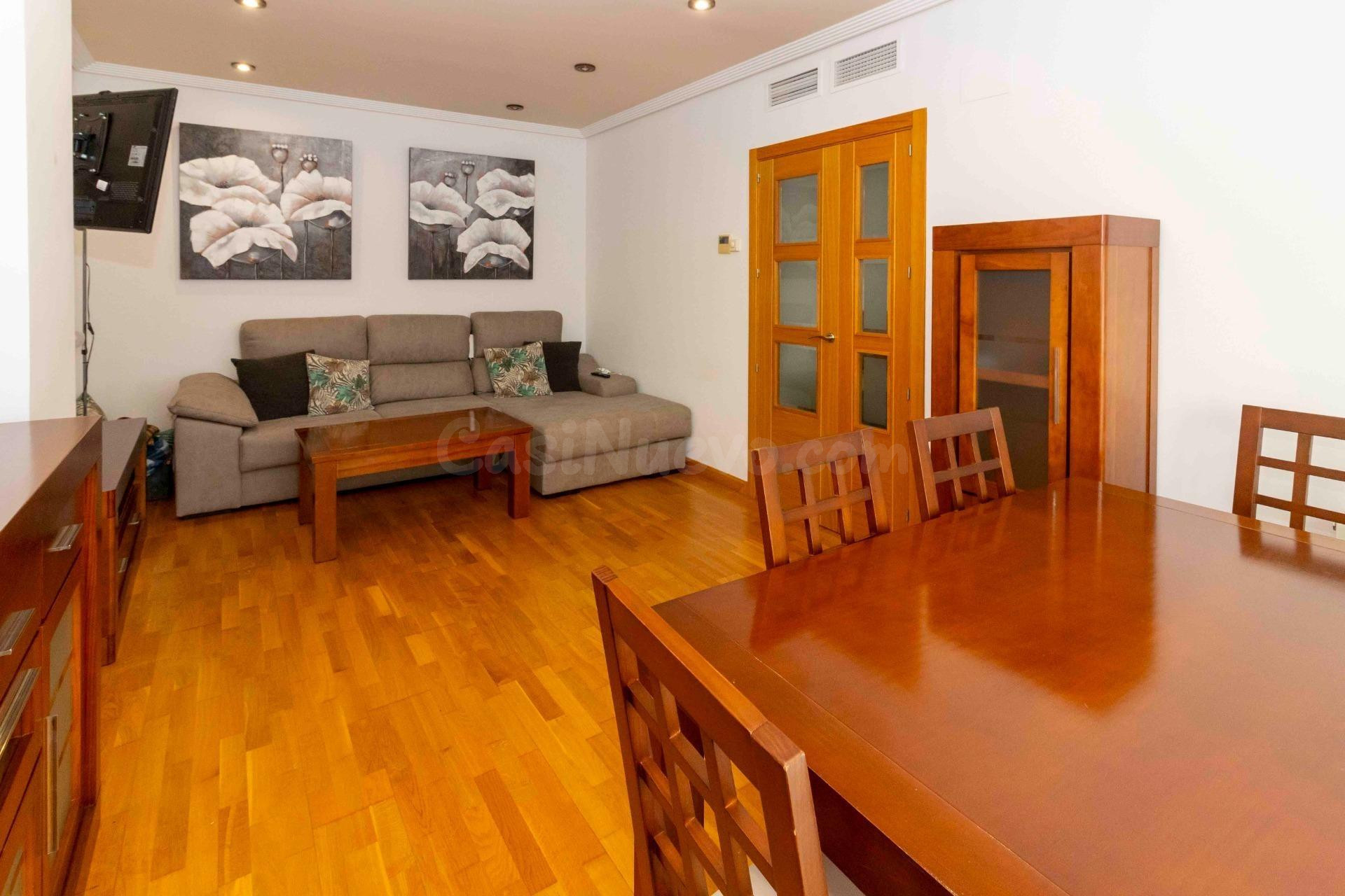 PISO AMPLIO Y LUMINOSO EN RONDA NORTE DE CUATRO DORMITORIOS, 2 BAÑOS, GARAJE Y TRASTERO - foto 4