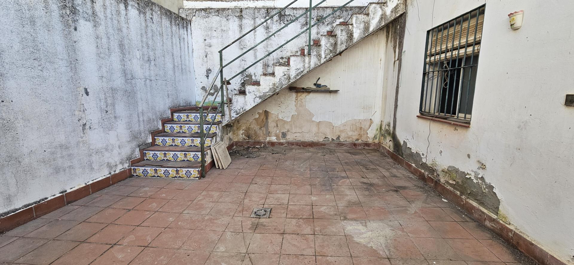 CASA PLANTA BAJA PARA REFORMA INTEGRAL O  DEMOLICIÓN - foto 2