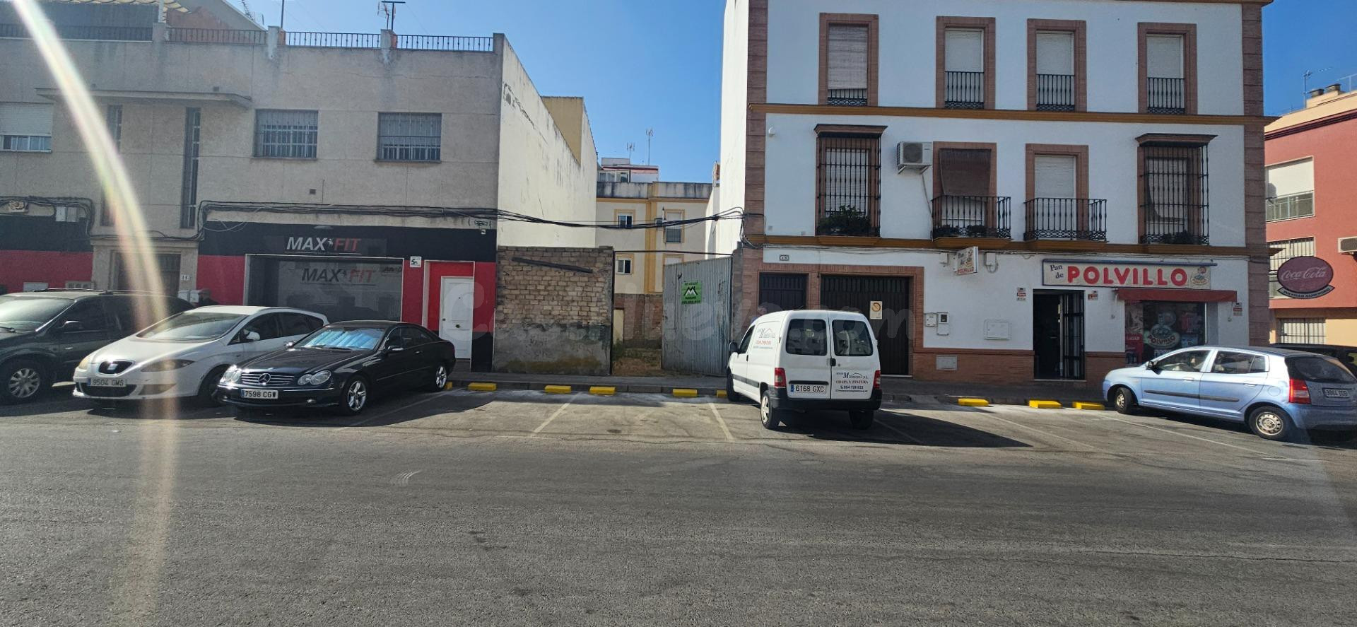 SOLAR URBANO A DOS CALLES-POSIBILIDAD BAJO + 2 - foto 4