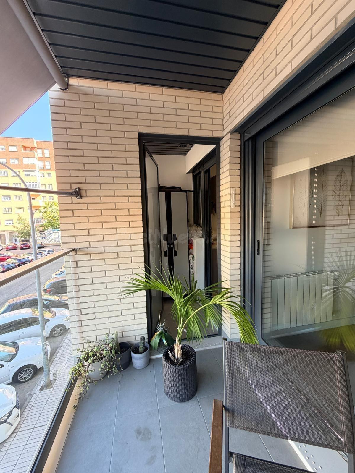 PISO PARA ENTRAR A VIVIR EN VALDEPASILLAS DE TRES DORMITORIOS, DOS BAÑOS, GARAJE Y TRASTERO - foto 2