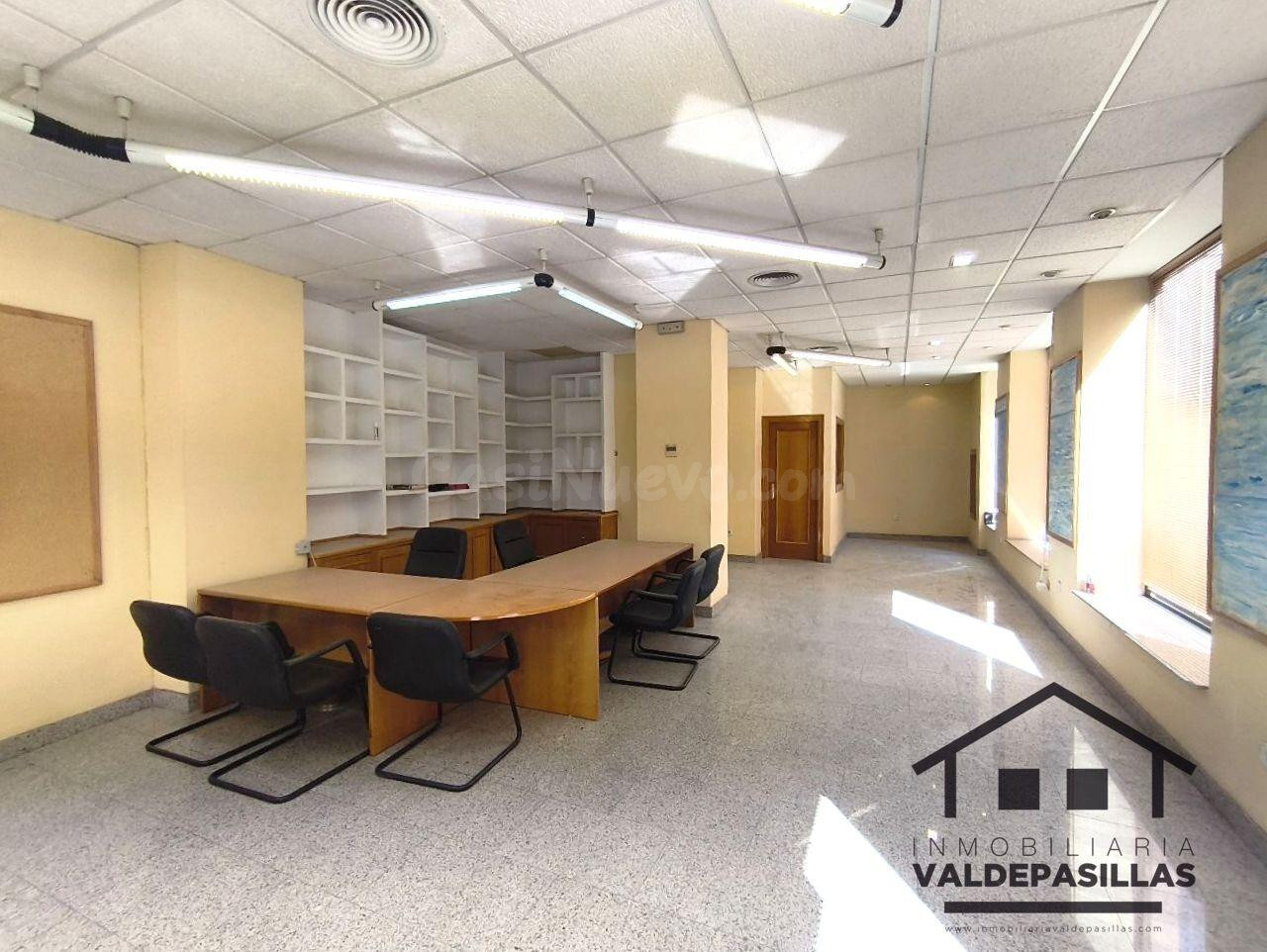 LOCAL ACONDICIONADO DE ESQUINA EN PLENA ZONA CENTRO DE BADAJOZ - foto 2