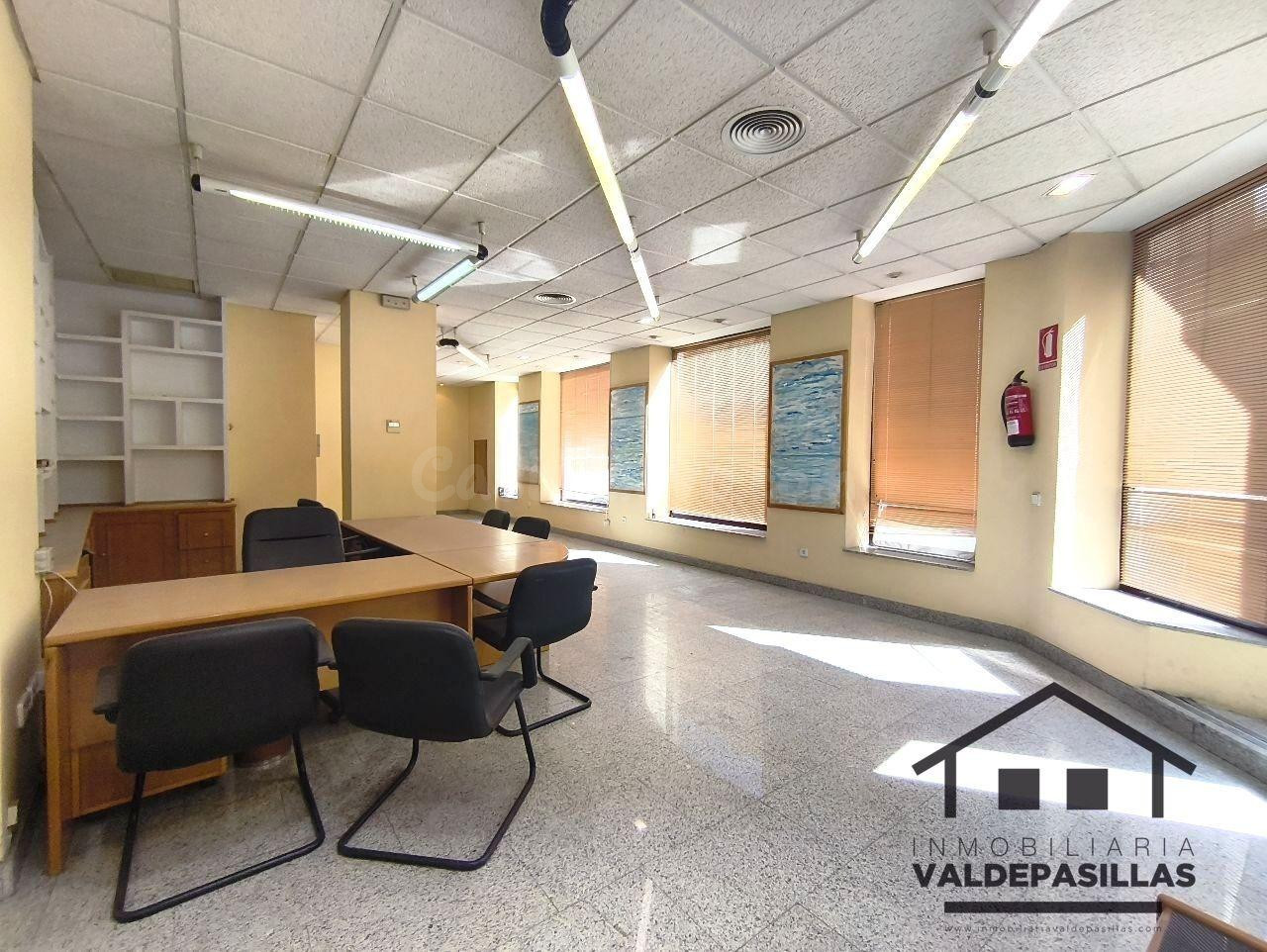 LOCAL ACONDICIONADO DE ESQUINA EN PLENA ZONA CENTRO DE BADAJOZ - foto 3