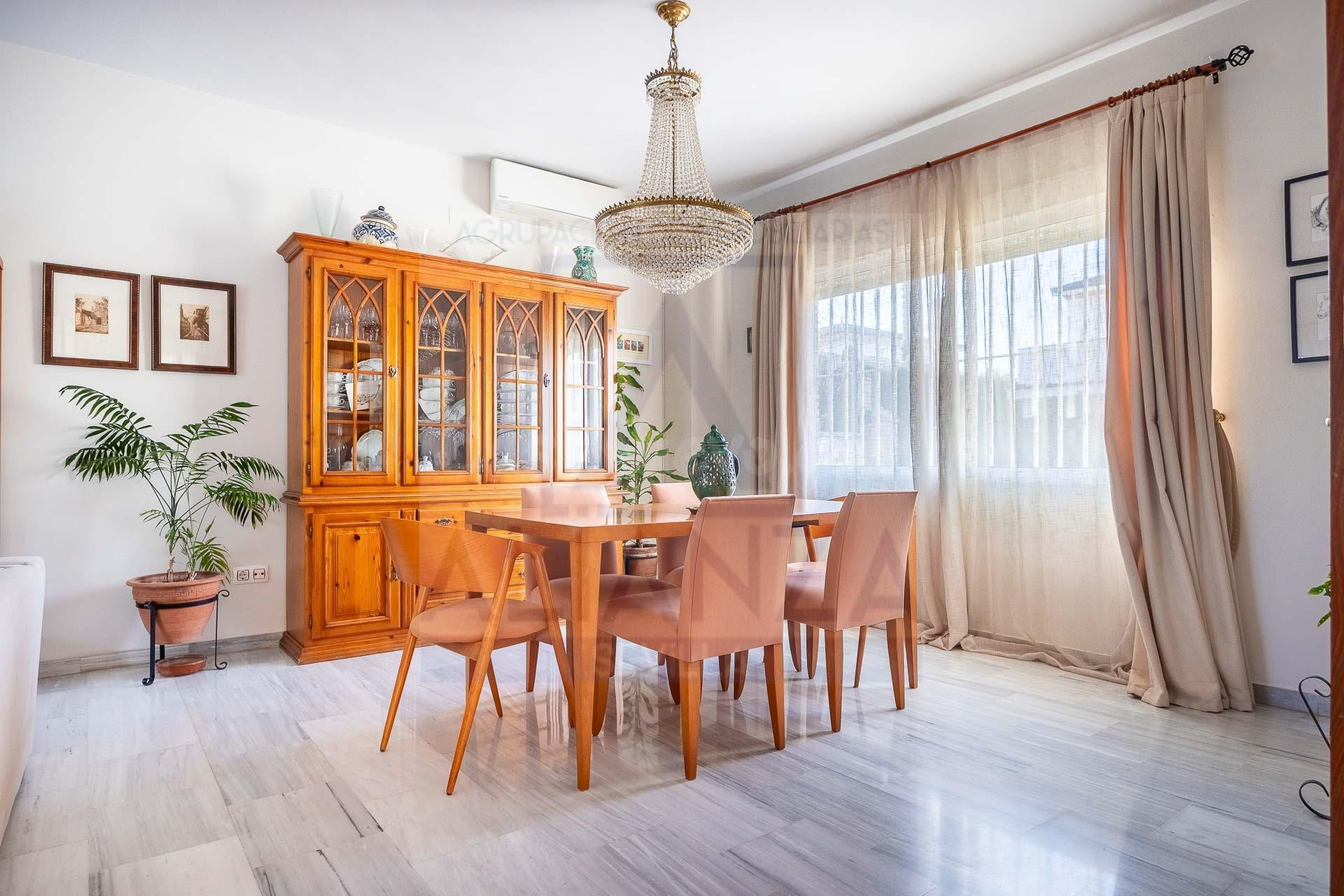 Chalet en venta en Valencina de la Concepción - foto 2