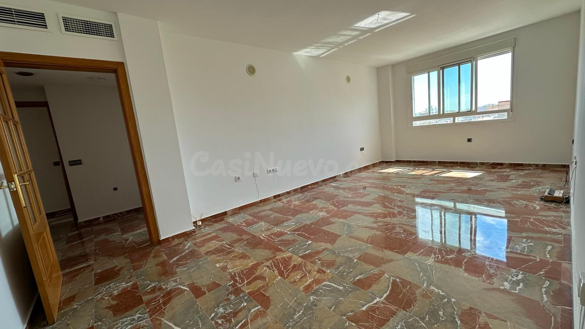 PISO EN SAN ROQUE PARA ENTRAR A VIVIR CON TRES DORMITORIOS, DOS BAÑOS, GARAJE Y TRASTERO OPCIONAL