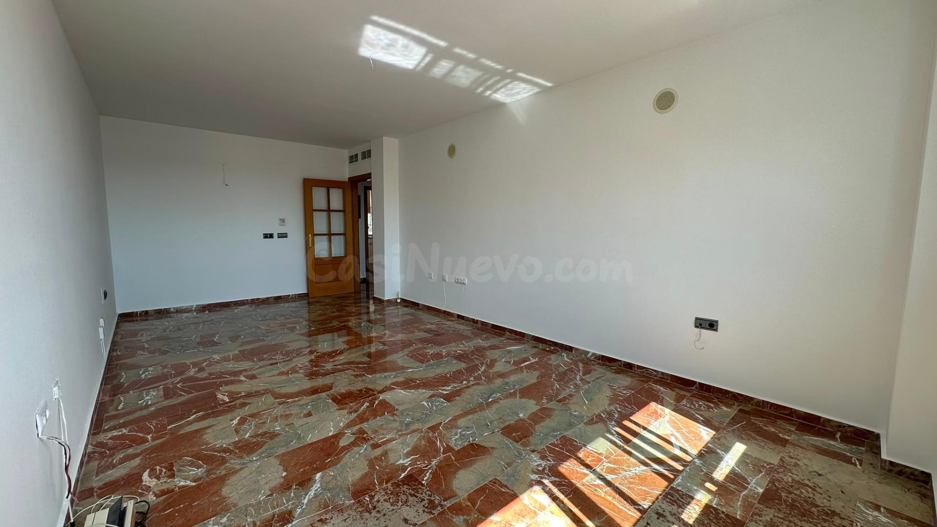 PISO EN SAN ROQUE PARA ENTRAR A VIVIR CON TRES DORMITORIOS, DOS BAÑOS, GARAJE Y TRASTERO OPCIONAL - foto 2