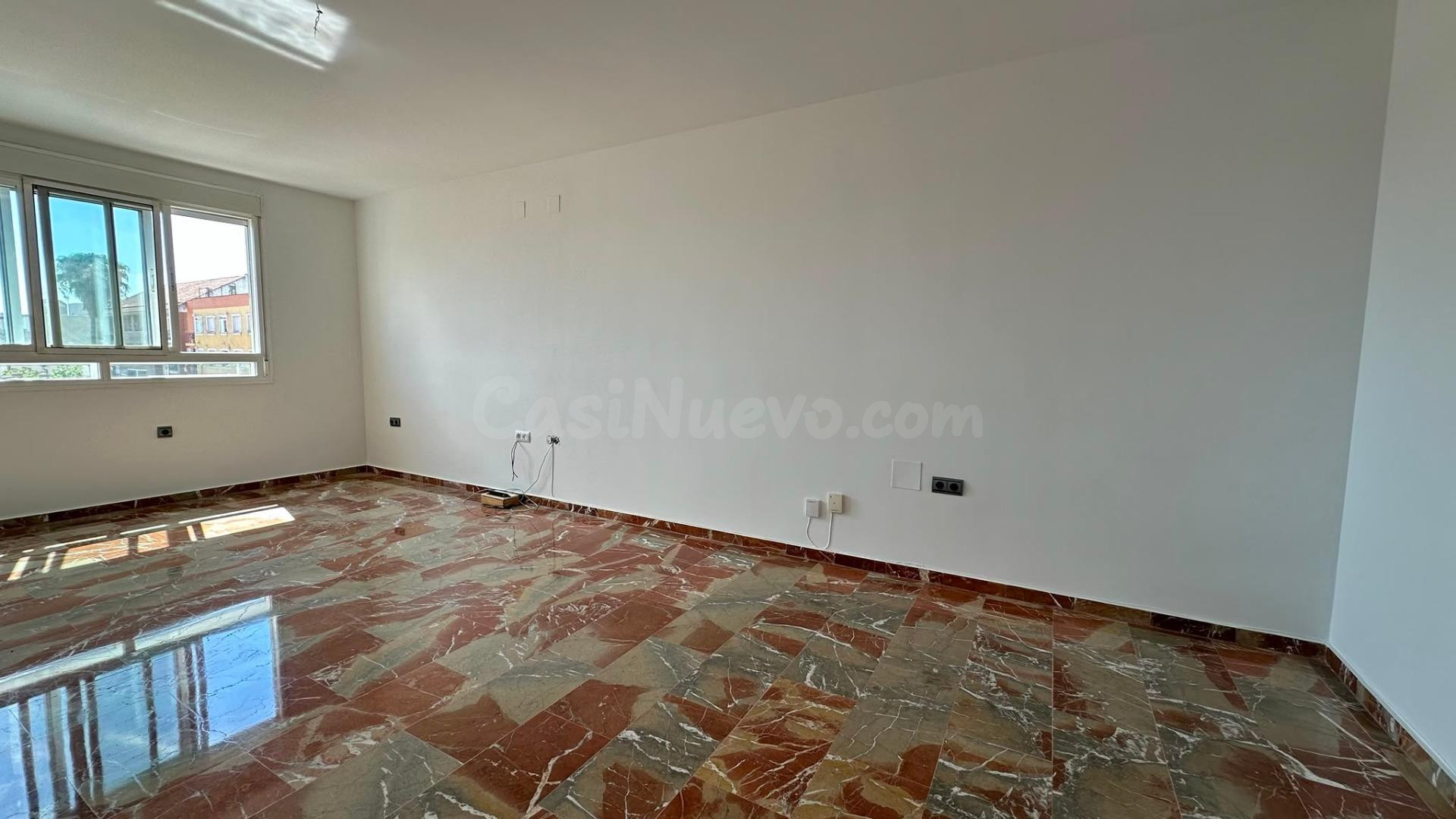 PISO EN SAN ROQUE PARA ENTRAR A VIVIR CON TRES DORMITORIOS, DOS BAÑOS, GARAJE Y TRASTERO OPCIONAL - foto 3