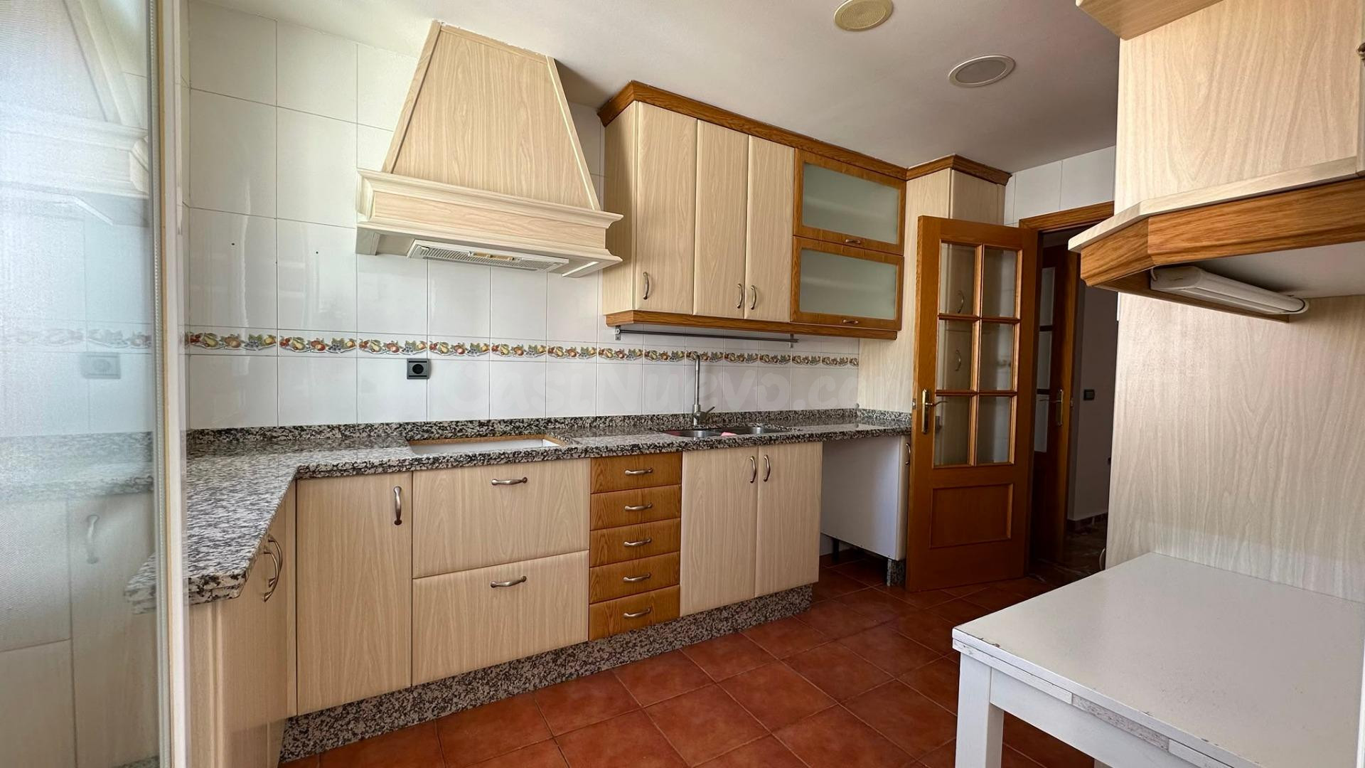 PISO EN SAN ROQUE PARA ENTRAR A VIVIR CON TRES DORMITORIOS, DOS BAÑOS, GARAJE Y TRASTERO OPCIONAL - foto 4
