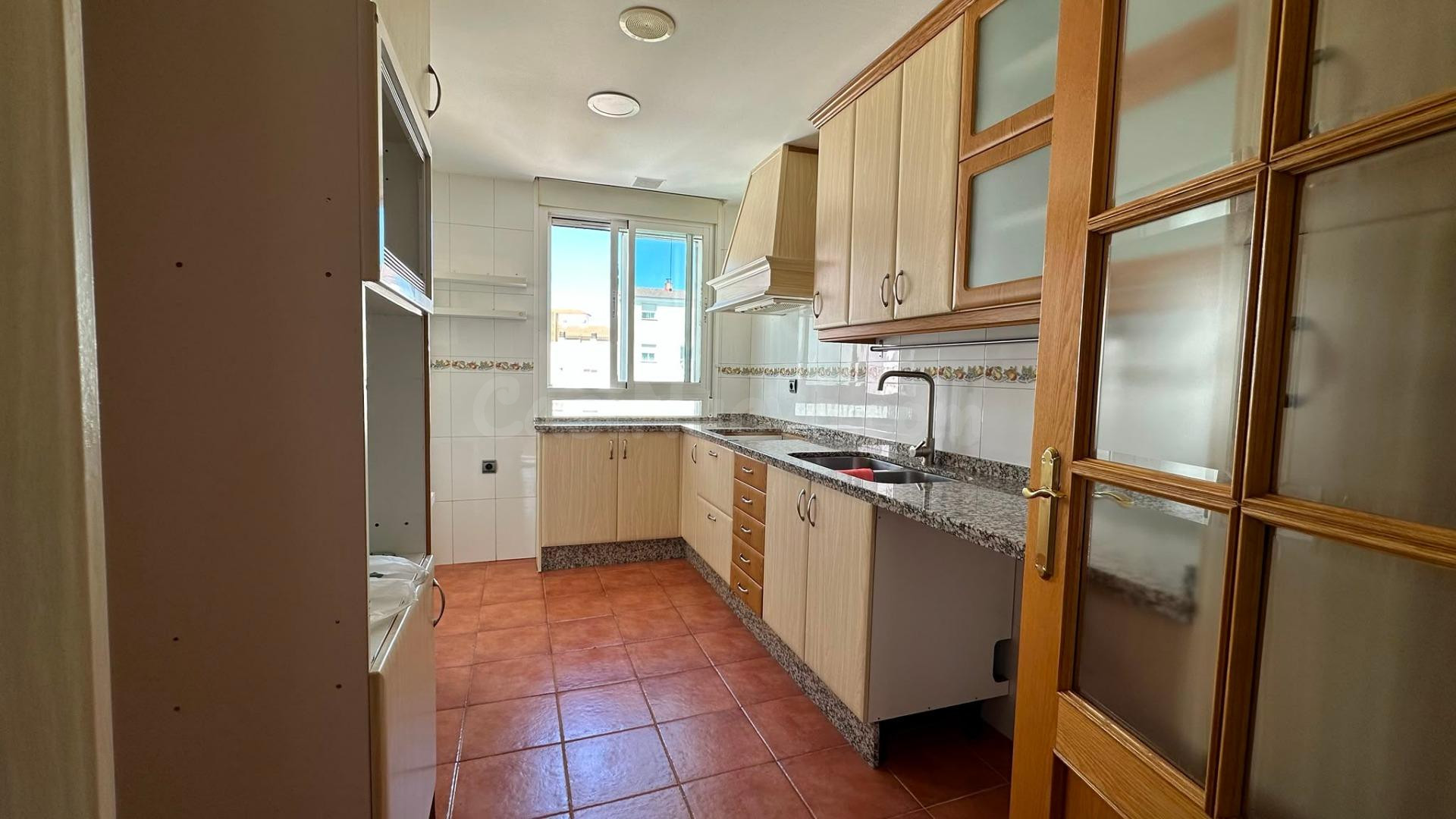 PISO EN SAN ROQUE PARA ENTRAR A VIVIR CON TRES DORMITORIOS, DOS BAÑOS, GARAJE Y TRASTERO OPCIONAL - foto 5