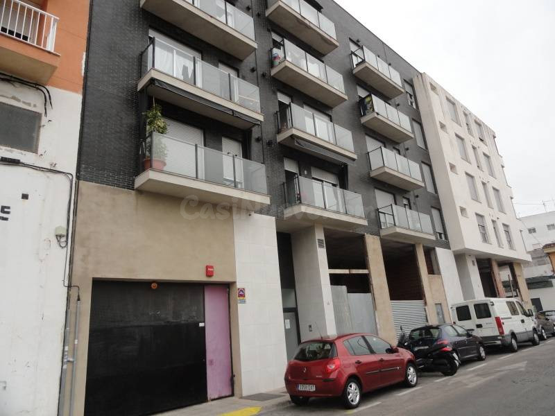 Cochera en Gandia , lista para su uso