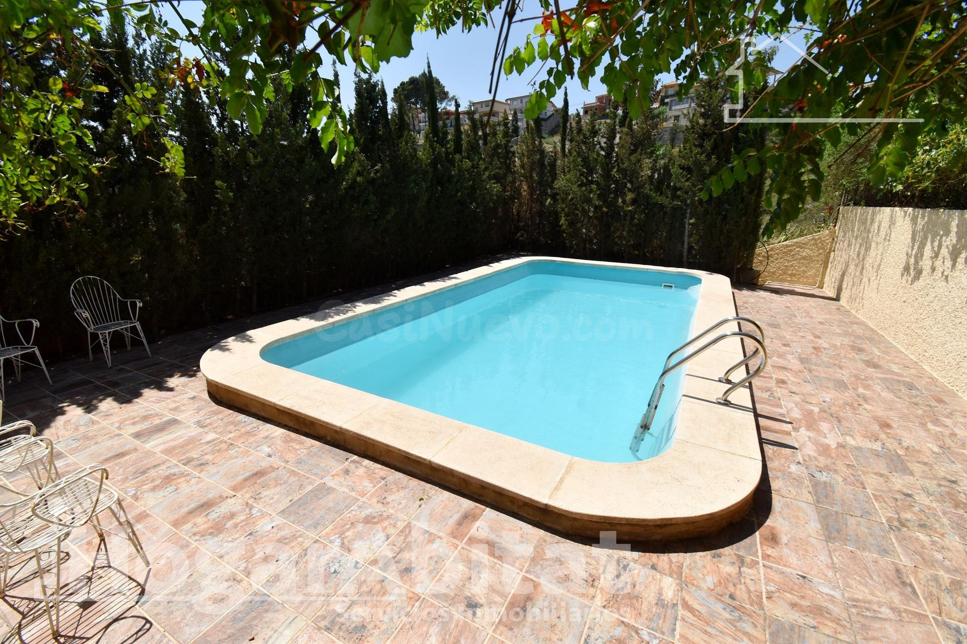 IMPRESIONANTE CHALET CON PISCINA, BARBACOA, AMPLIA TERRAZA Y