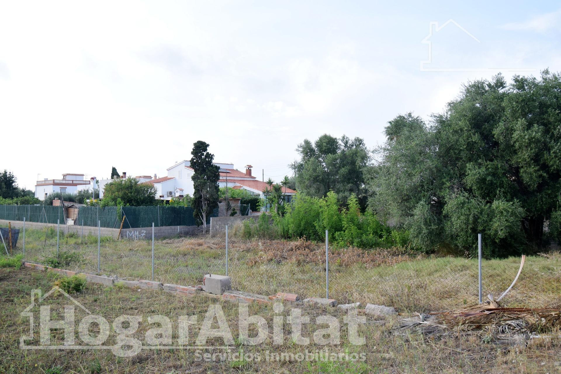 TERRENO URBANO EN PRIMERA LÍNEA JUNTO AL MAR - foto 2