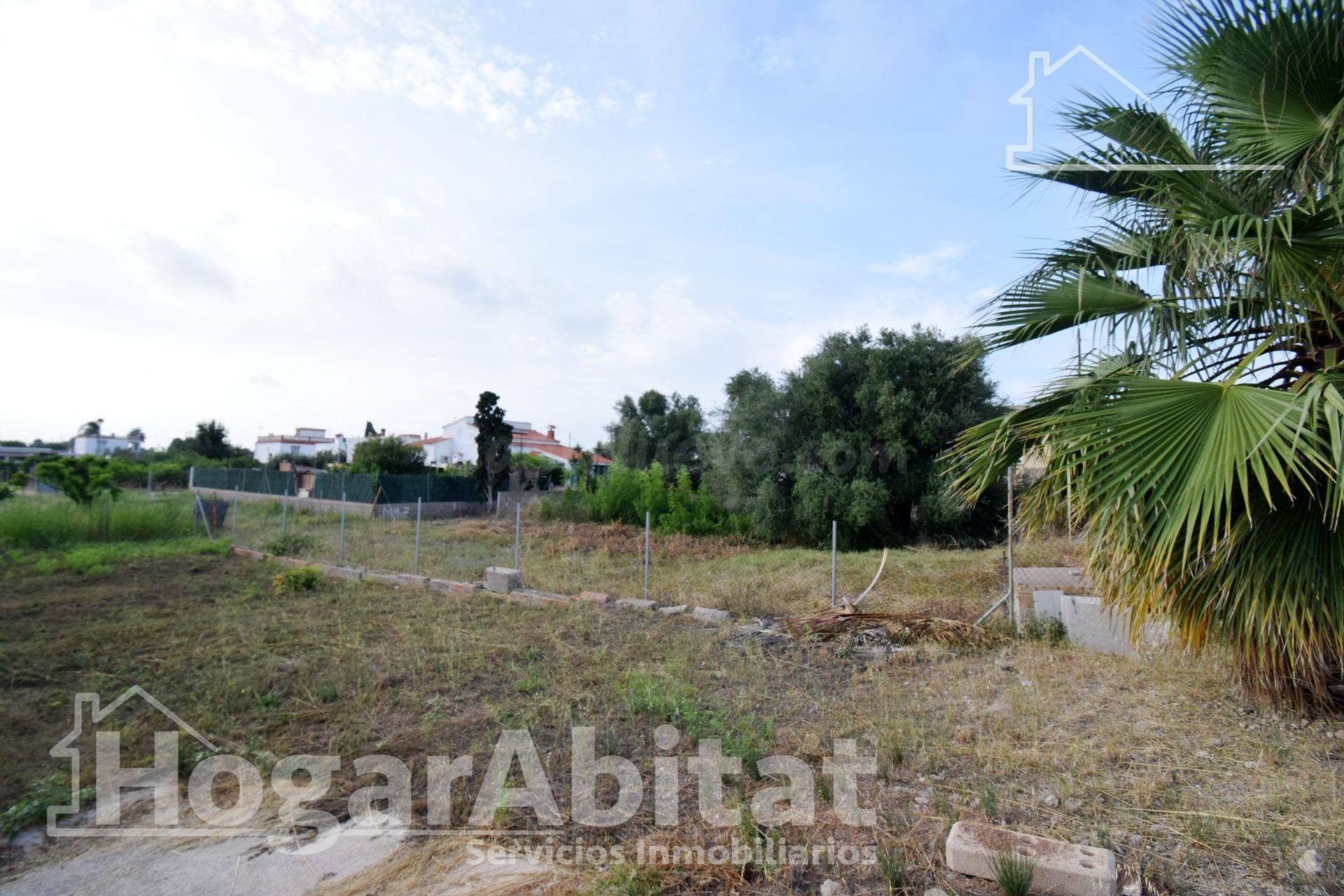 TERRENO URBANO EN PRIMERA LÍNEA JUNTO AL MAR - foto 2