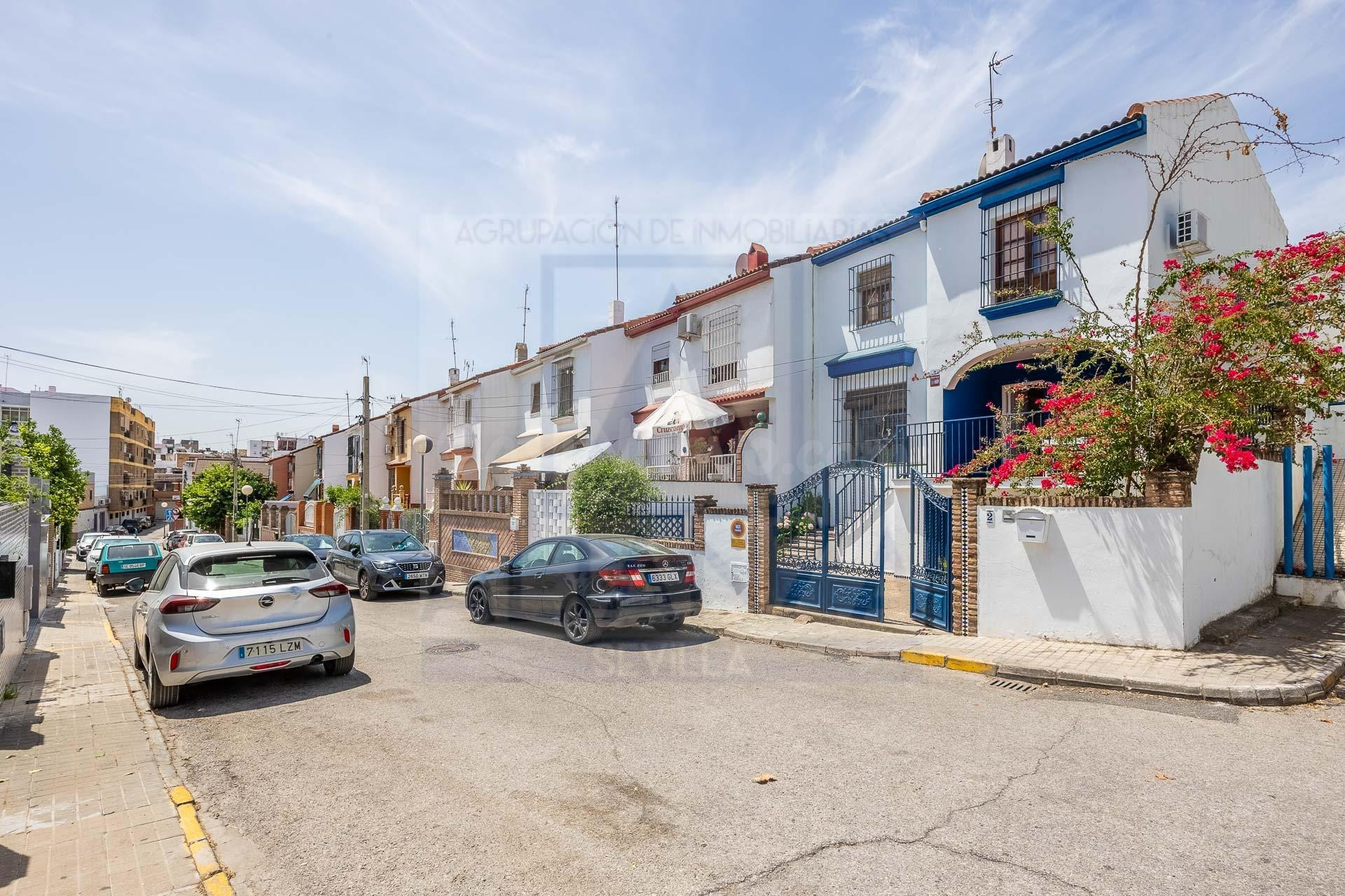 Venta de casa adosada de esquina en Mairena del Aljarafe (Se - foto 2