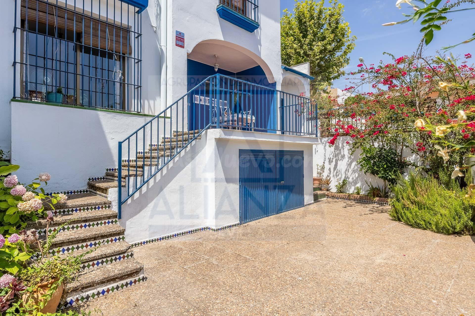 Venta de casa adosada de esquina en Mairena del Aljarafe (Se - foto 4