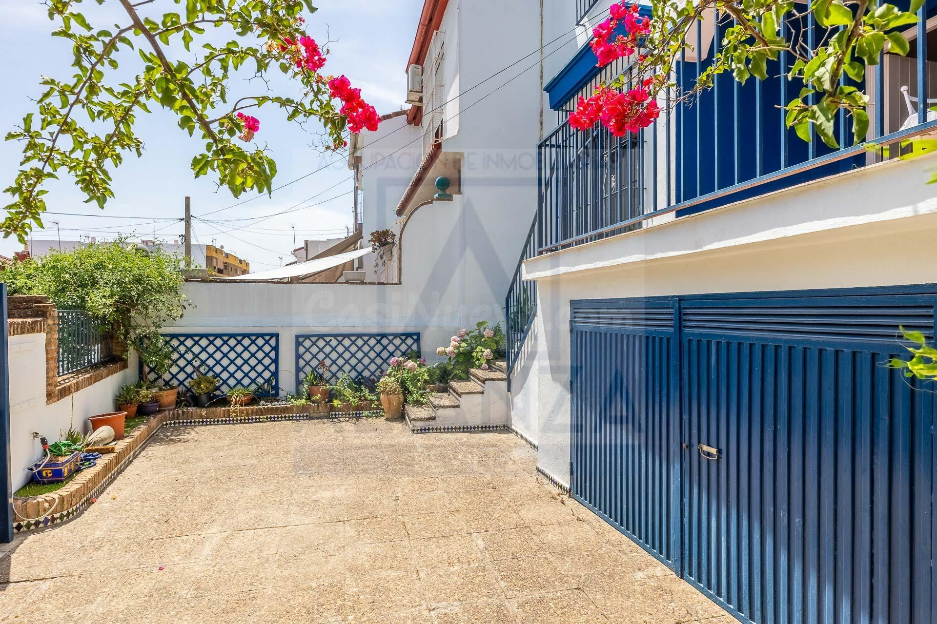 Venta de casa adosada de esquina en Mairena del Aljarafe (Se - foto 5