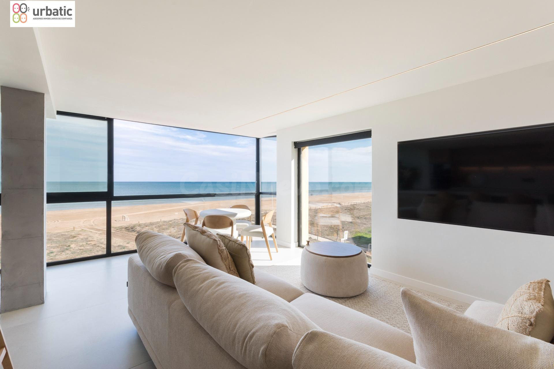 Exclusivo Apartamento Reformado en Primera Línea de Playa en