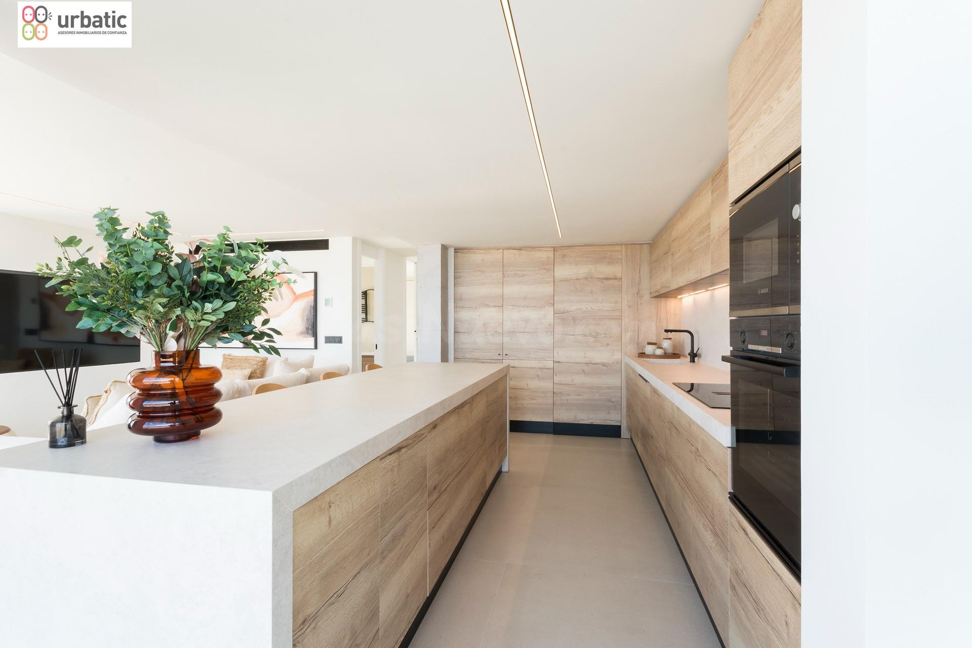 Exclusivo Apartamento Reformado en Primera Línea de Playa en - foto 5