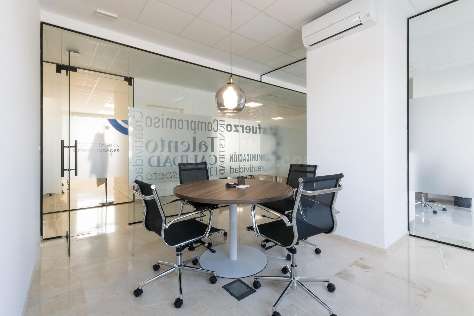 Oficinas en Zona Premium - Amplios Espacios de Trabajo - foto 3