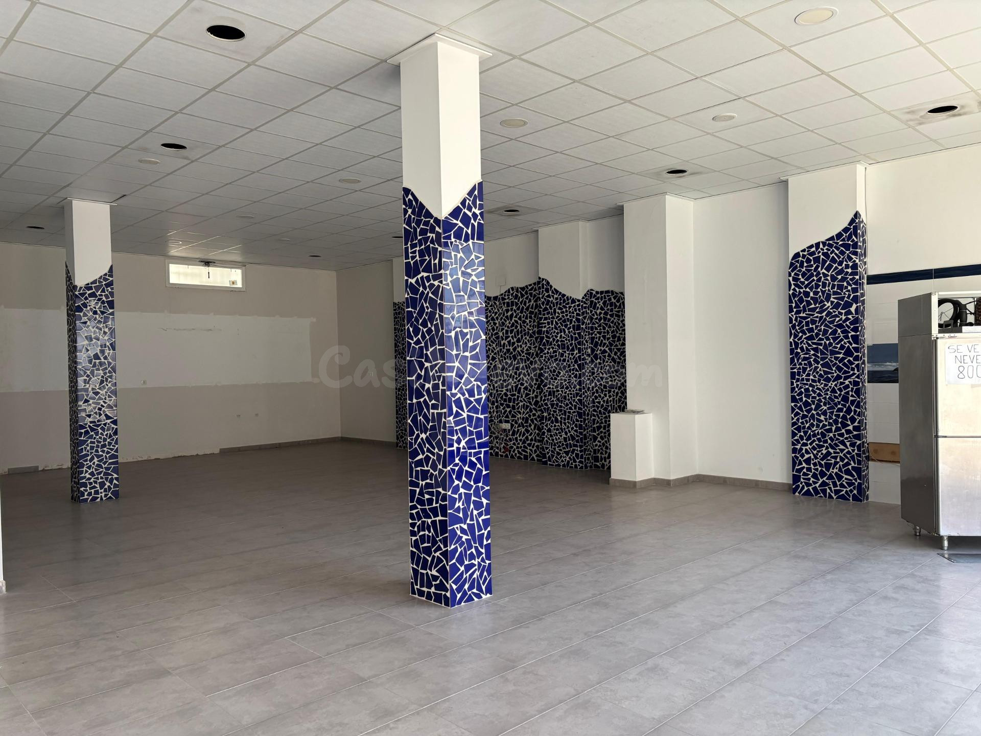 Local comercial a estrenar con gran fachada y máxima visibil - foto 4