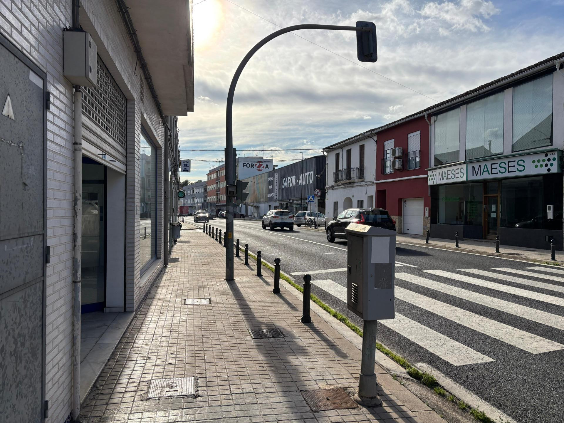 Local comercial a estrenar con gran fachada y máxima visibil - foto 5