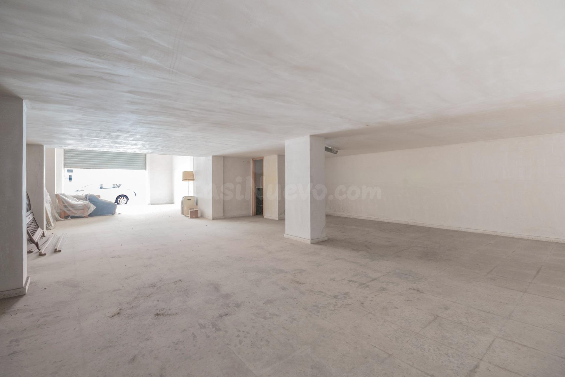 Amplio Local Comercial en el Corazón de Gandía - Oportunidad - foto 3