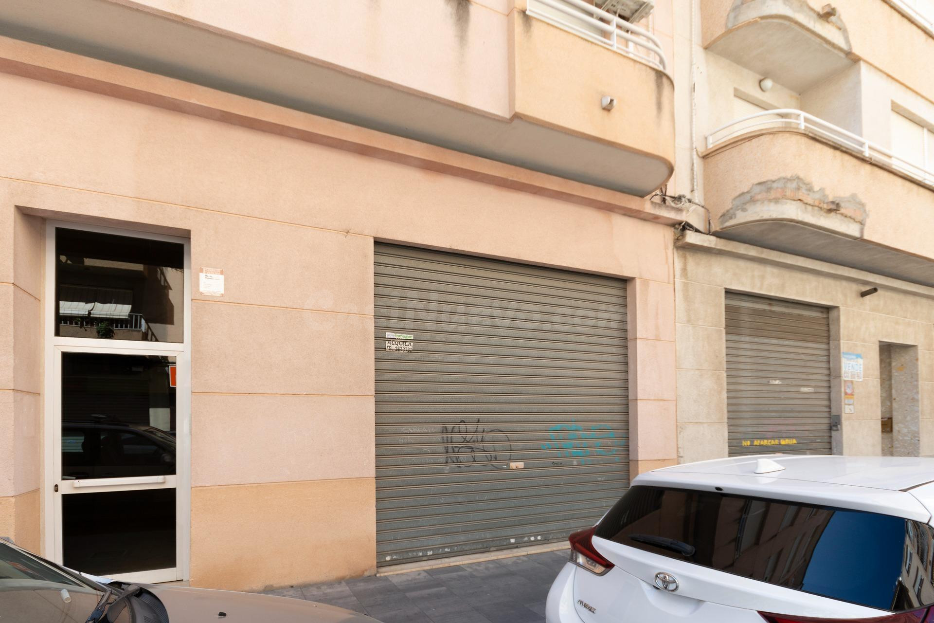 Amplio Local Comercial en el Corazón de Gandía - Oportunidad - foto 4