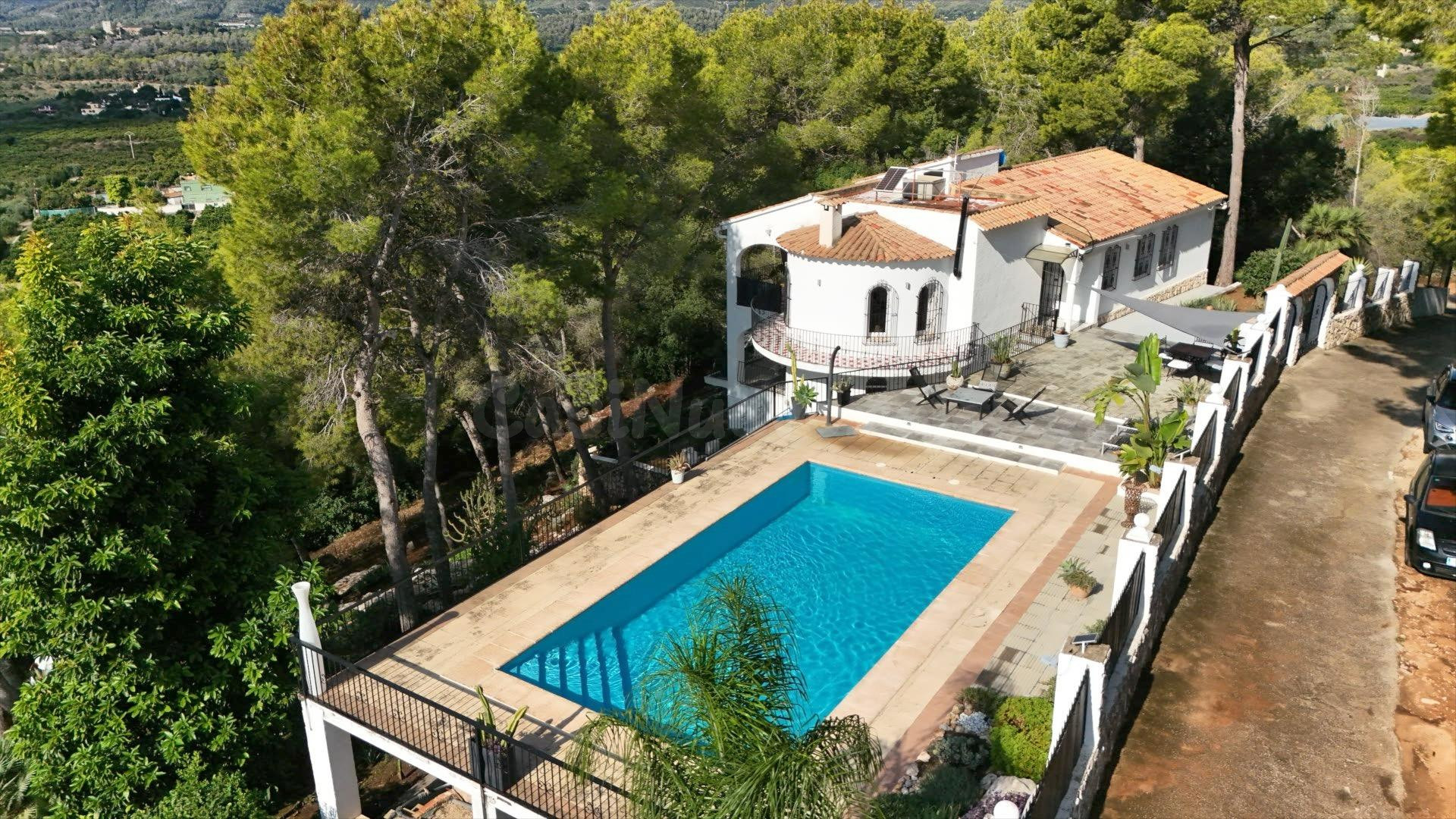 Villa de Ensueño entre Pinares con 3 Viviendas Independiente - foto 5