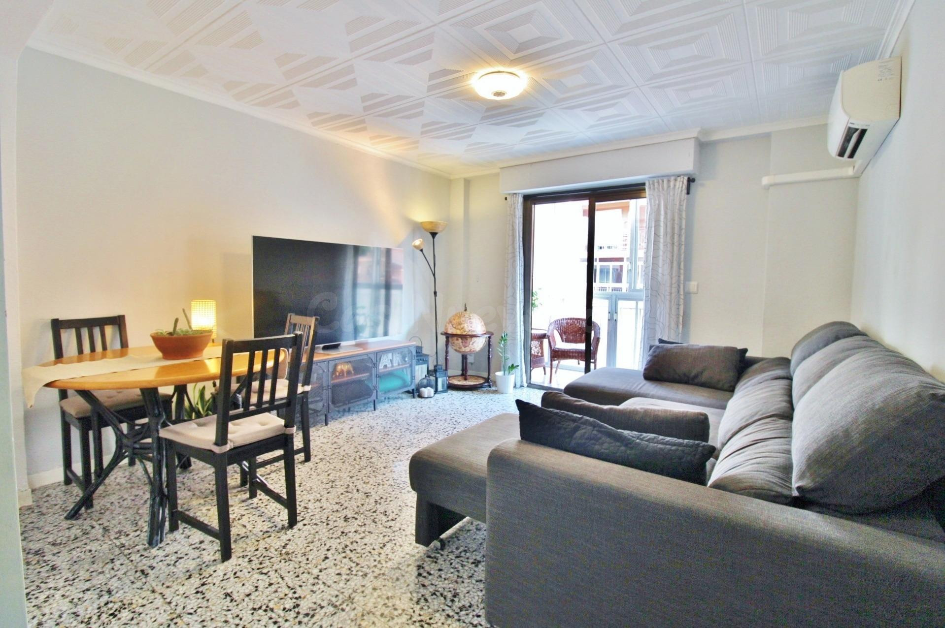 ¡Oportunidad única de inversión en Alicante! Piso en venta en Calle Pinoso,