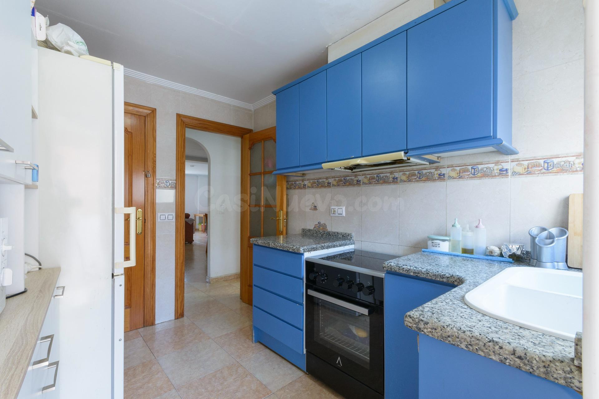 Amplio y luminoso piso de 2 habitaciones y 2 baños en Gandia - foto 4