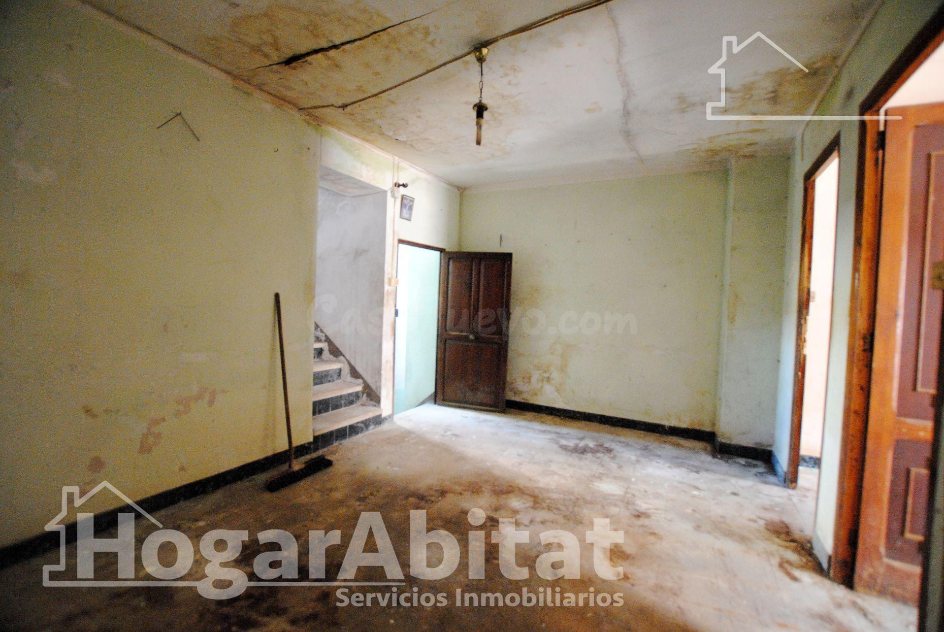 ESPACIOSA CASA CON TERRAZA Y CON MUCHAS POSIBILIDADES - foto 4
