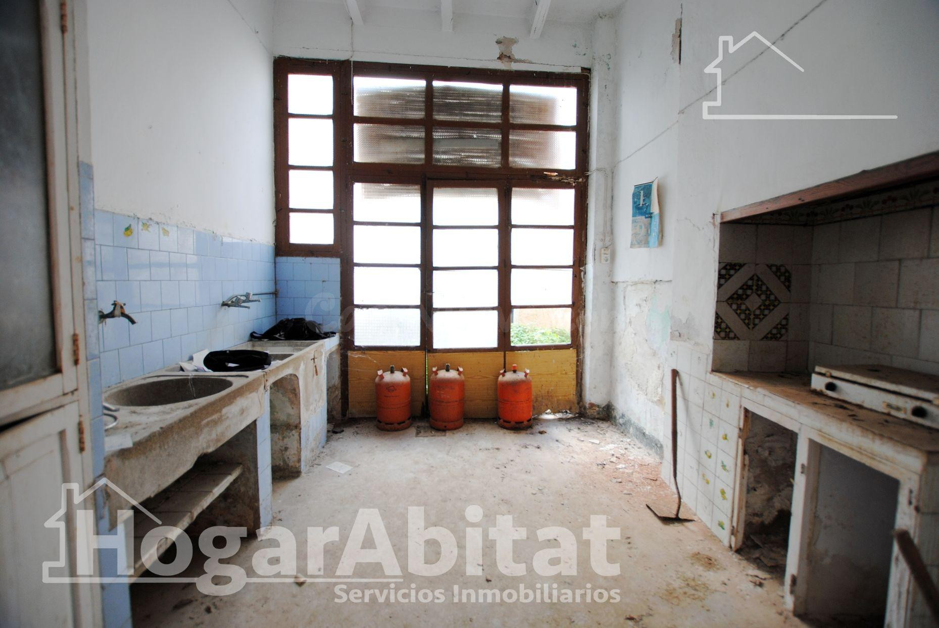 ESPACIOSA CASA CON TERRAZA Y CON MUCHAS POSIBILIDADES - foto 5