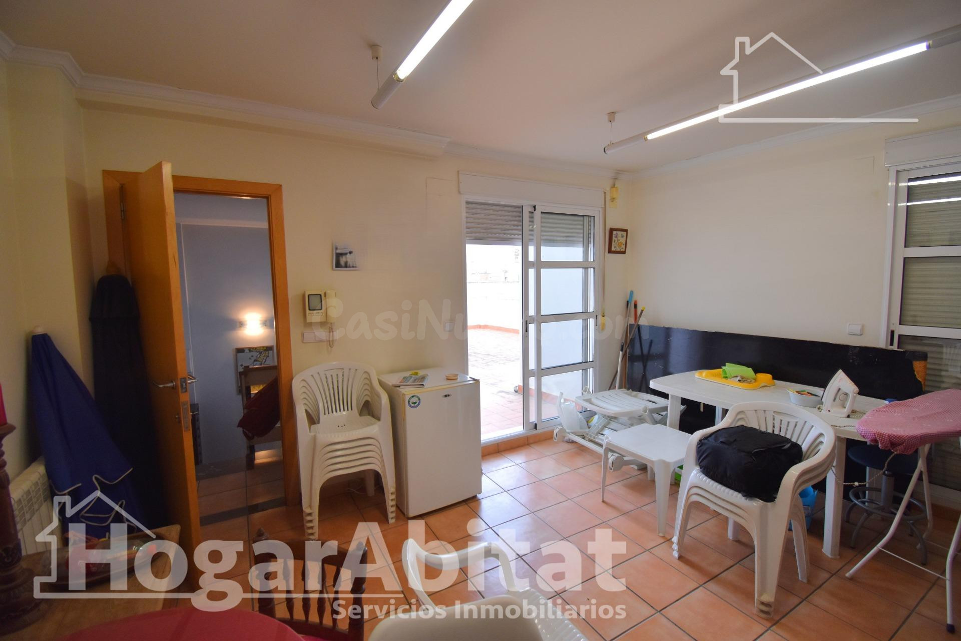 AMPLIA Y PRECIOSA CASA REFORMADA CON GARAJE Y TERRAZA