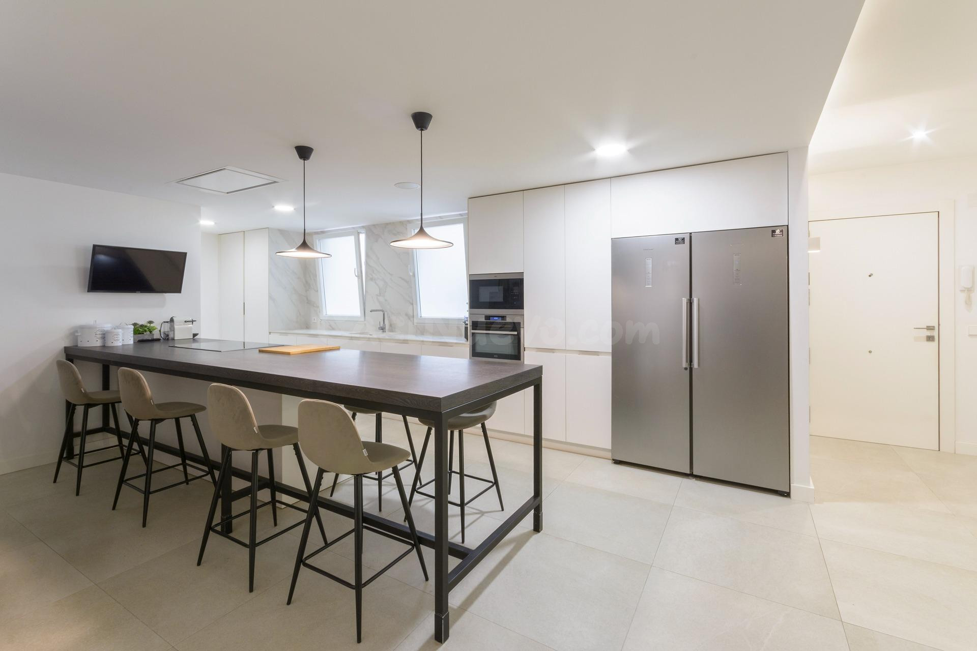Espectacular piso reformado de 195 m2 con garaje, cocina de  - foto 2