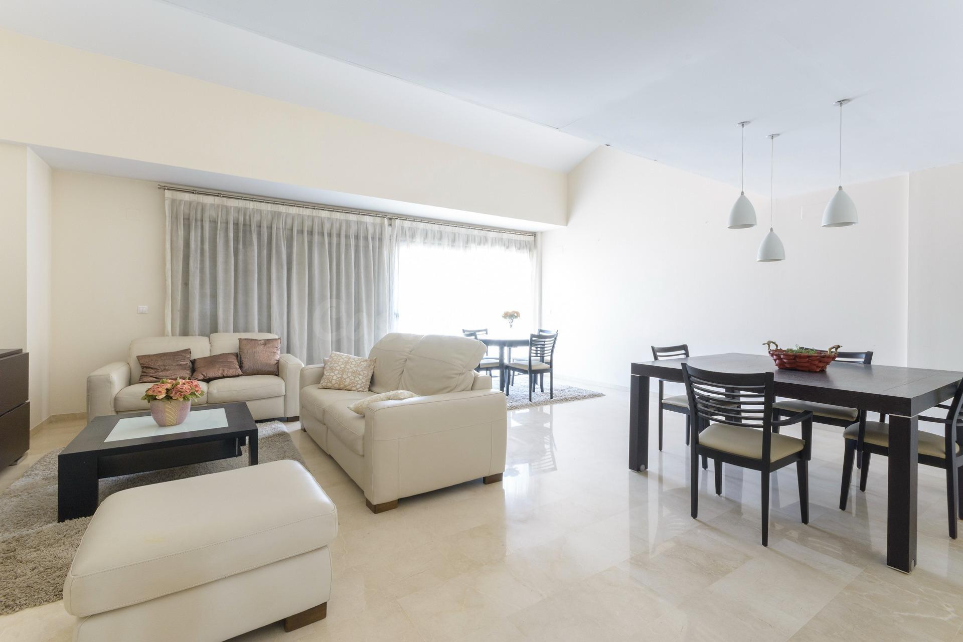Espectacular Ático Dúplex de 4 habitaciones con Terraza, Par