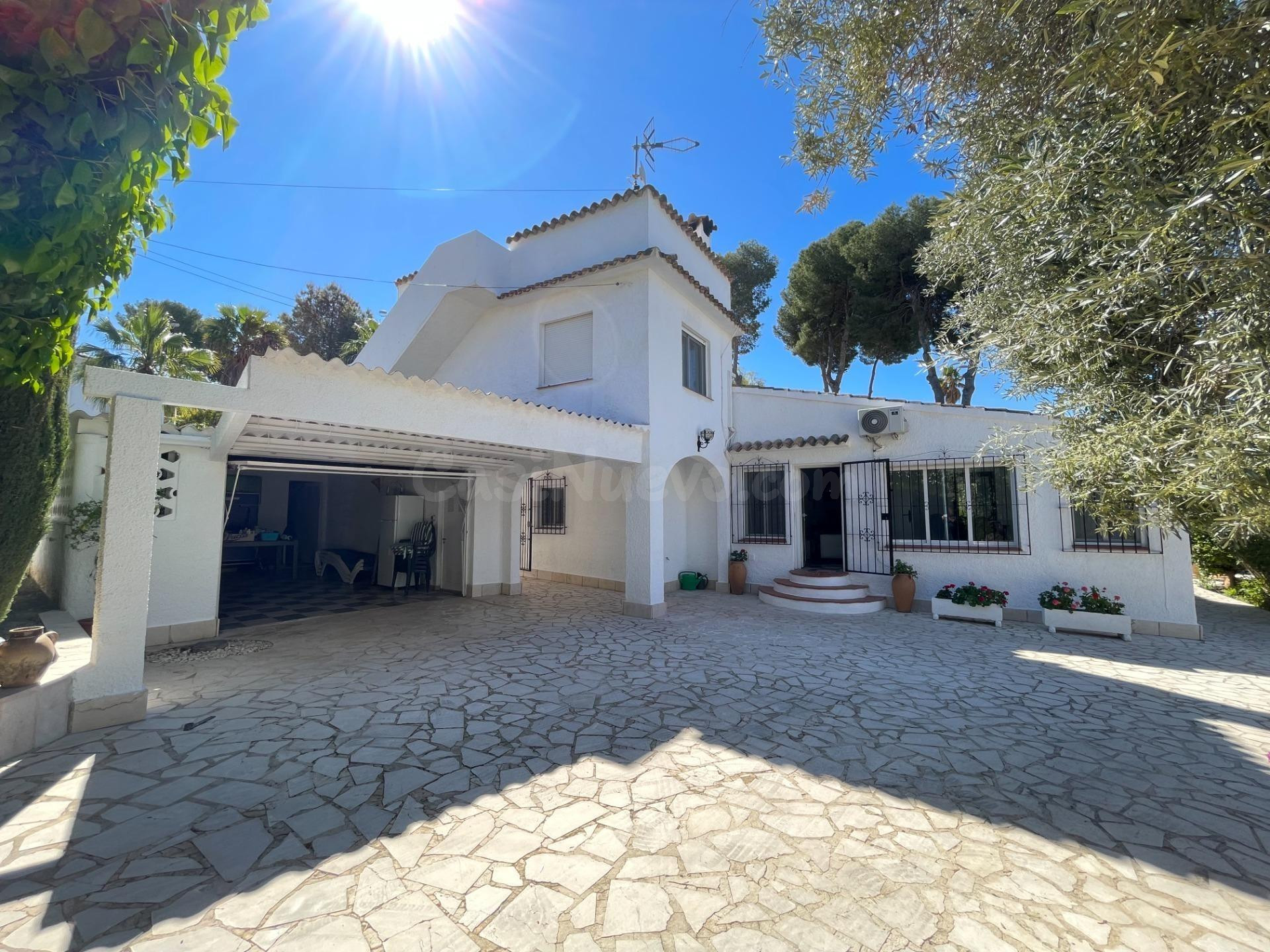Se vende villa con encanto, a un paso de Moraira cengtro y a la playa El Portet