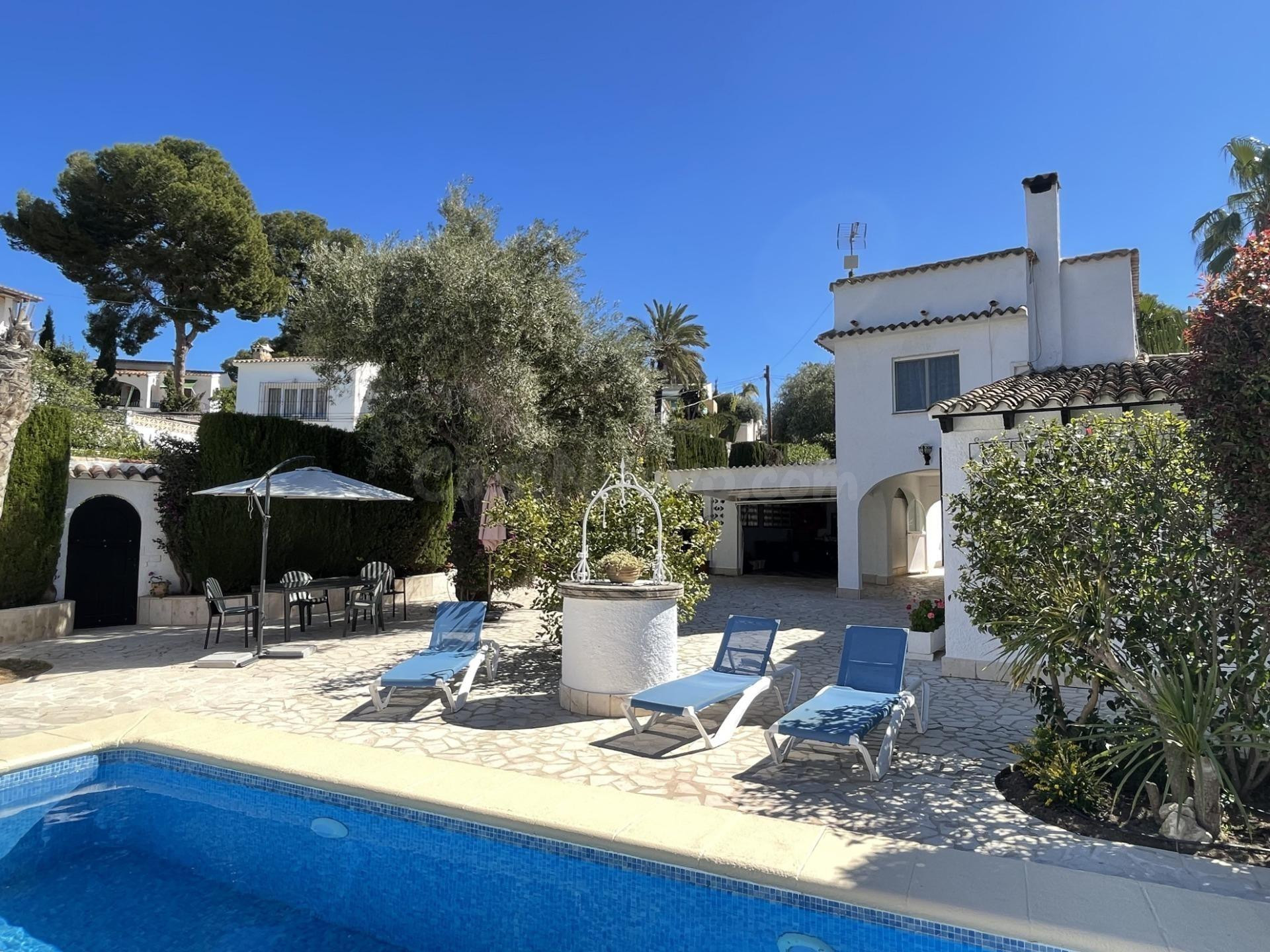 Se vende villa con encanto, a un paso de Moraira cengtro y a la playa El Portet - foto 2